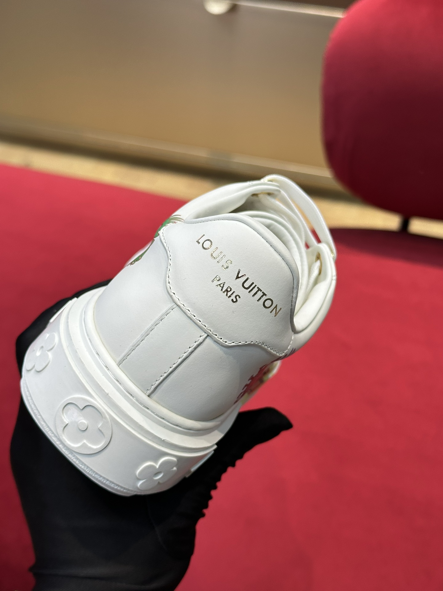 l**is V*t*n time out sneaker