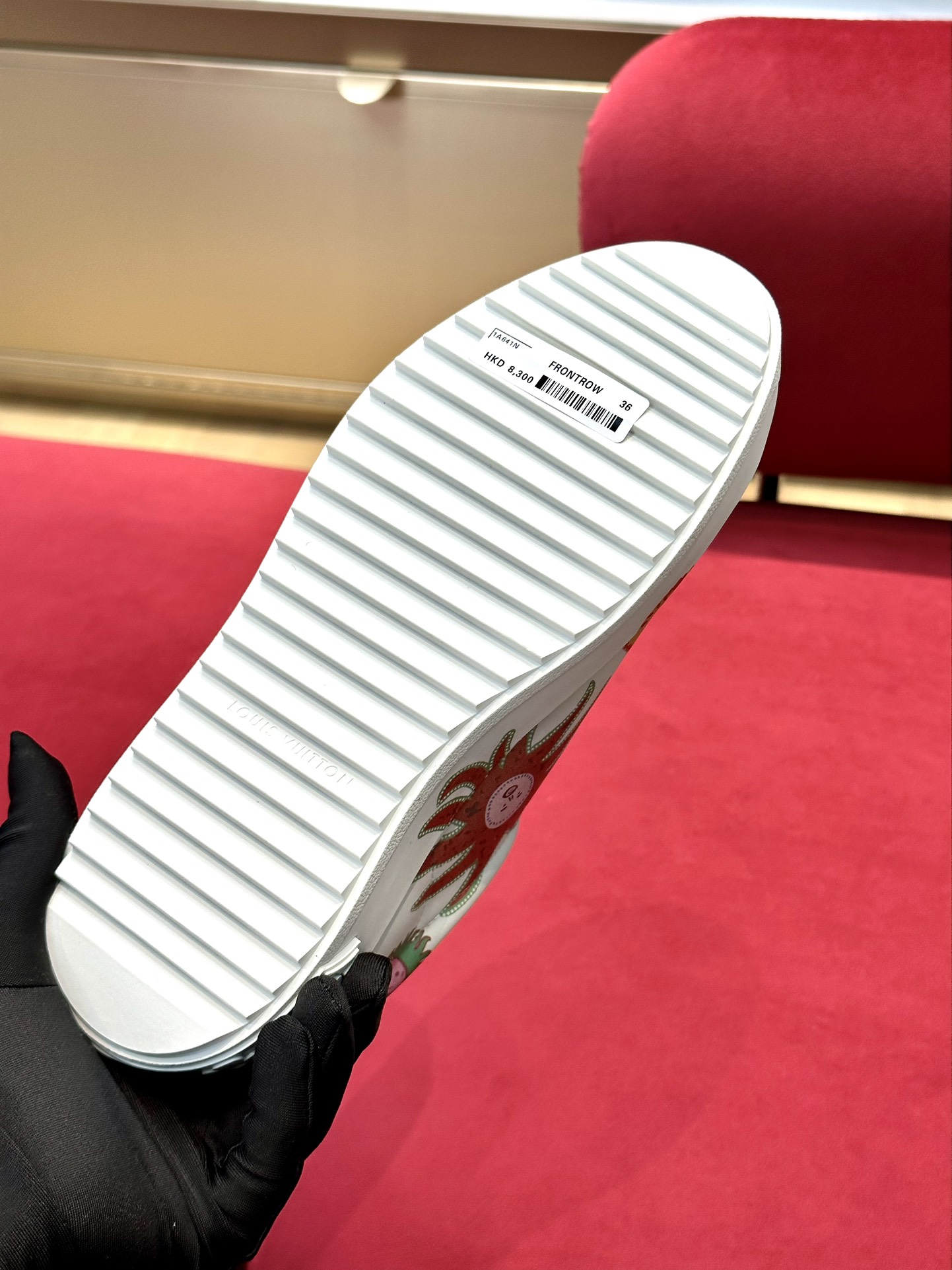 l**is V*t*n time out sneaker