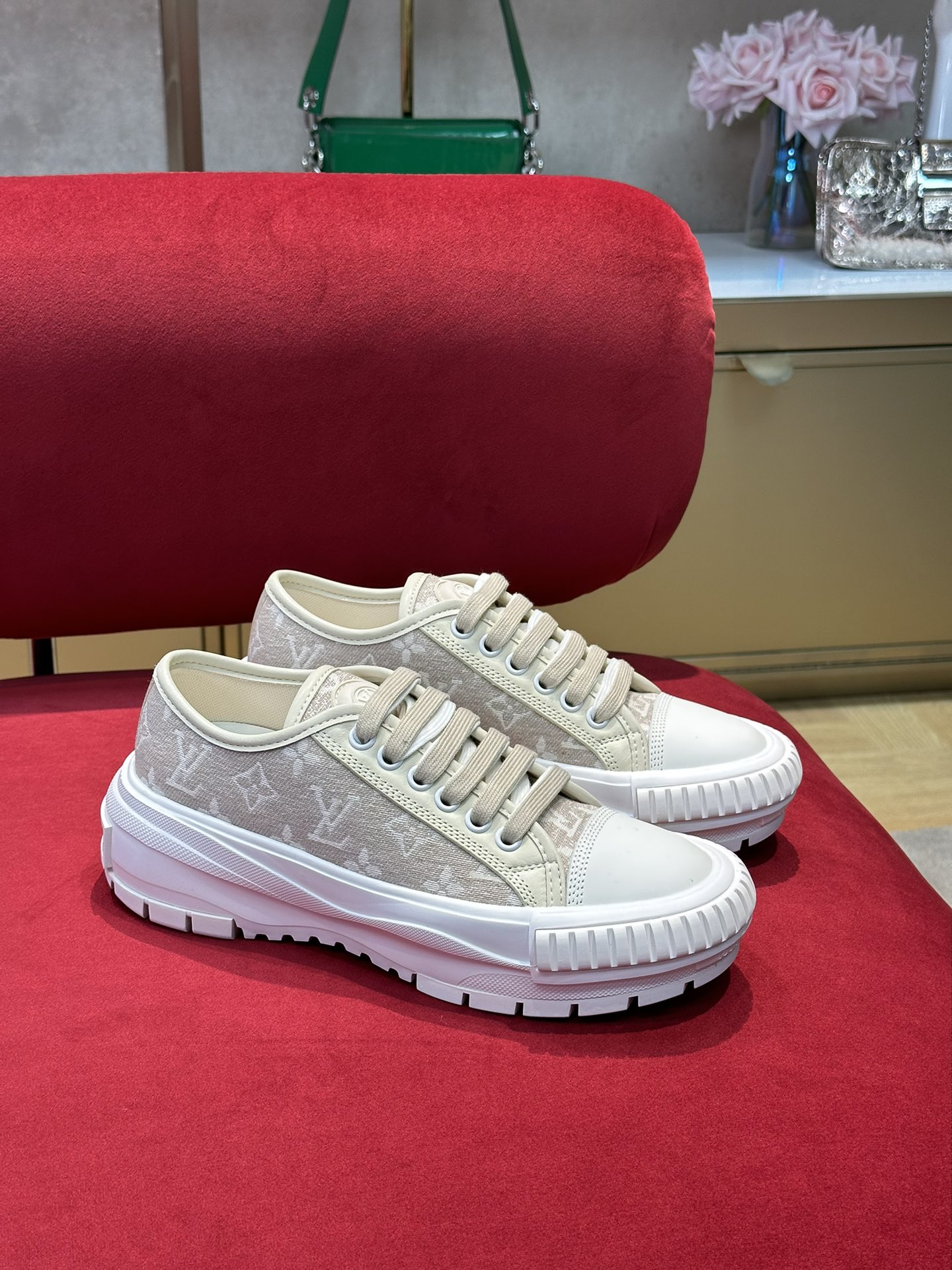 l**is V*t*n squad sneaker