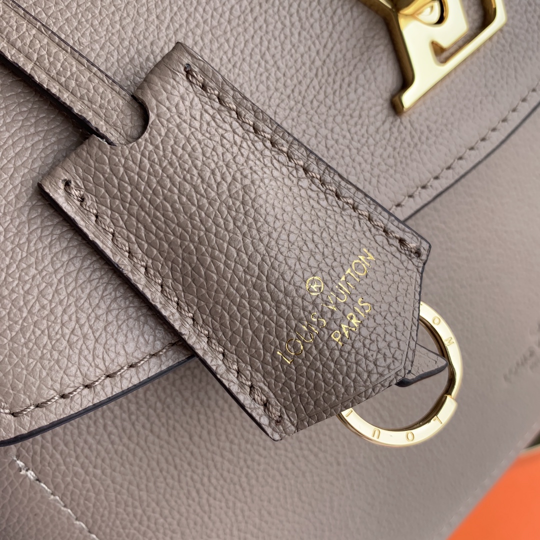 l**is V*t*n lockme ever m51395-31*46*17cm