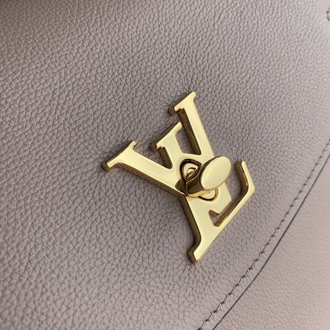 l**is V*t*n lockme ever m51395-31*46*17cm