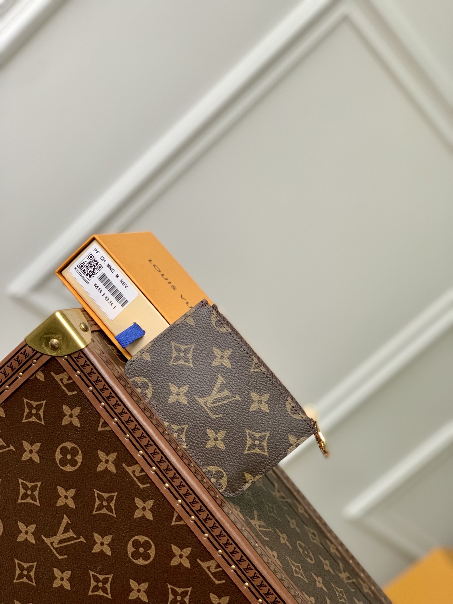 l**is V*t*n wallet-m81881-12 x 8 x 0.8cm