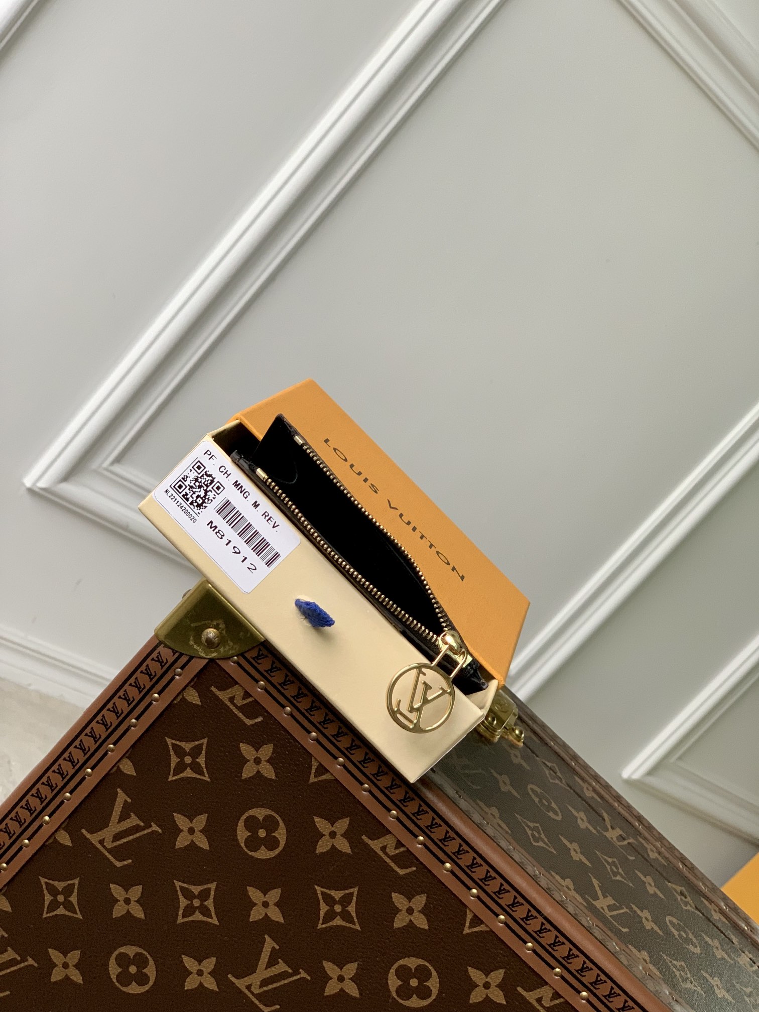 l**is V*t*n wallet-m81881-12 x 8 x 0.8cm