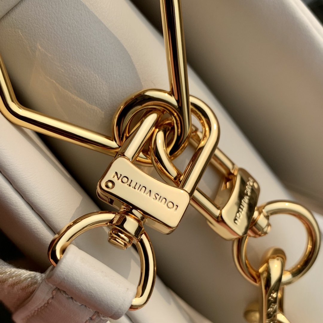 l**is V*t*n coussin handbags-26*20*12cm