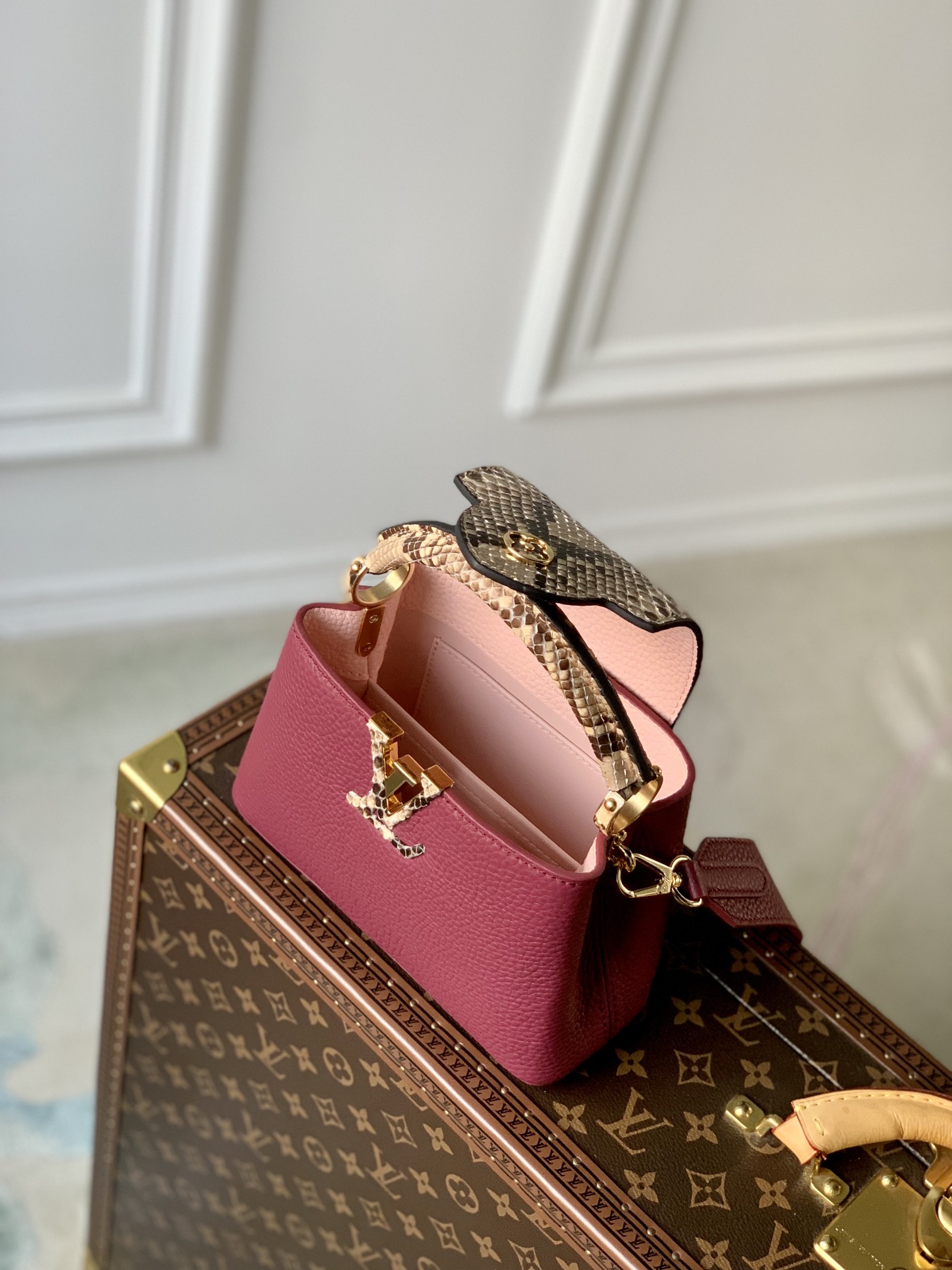 l**is V*t*n mini capucines handlebag-21*14*8cm