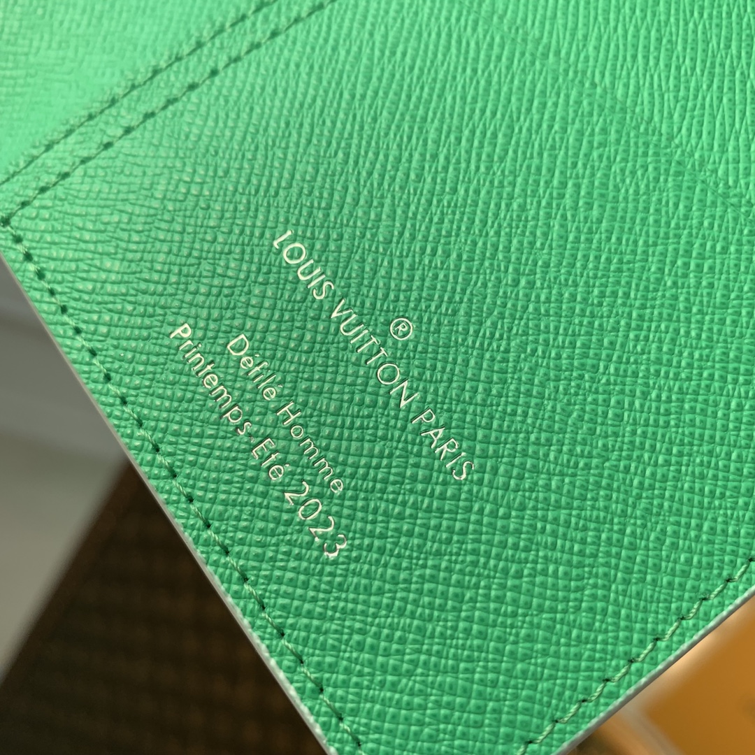 l**is V*t*n brazza wallet-10*19*2cm