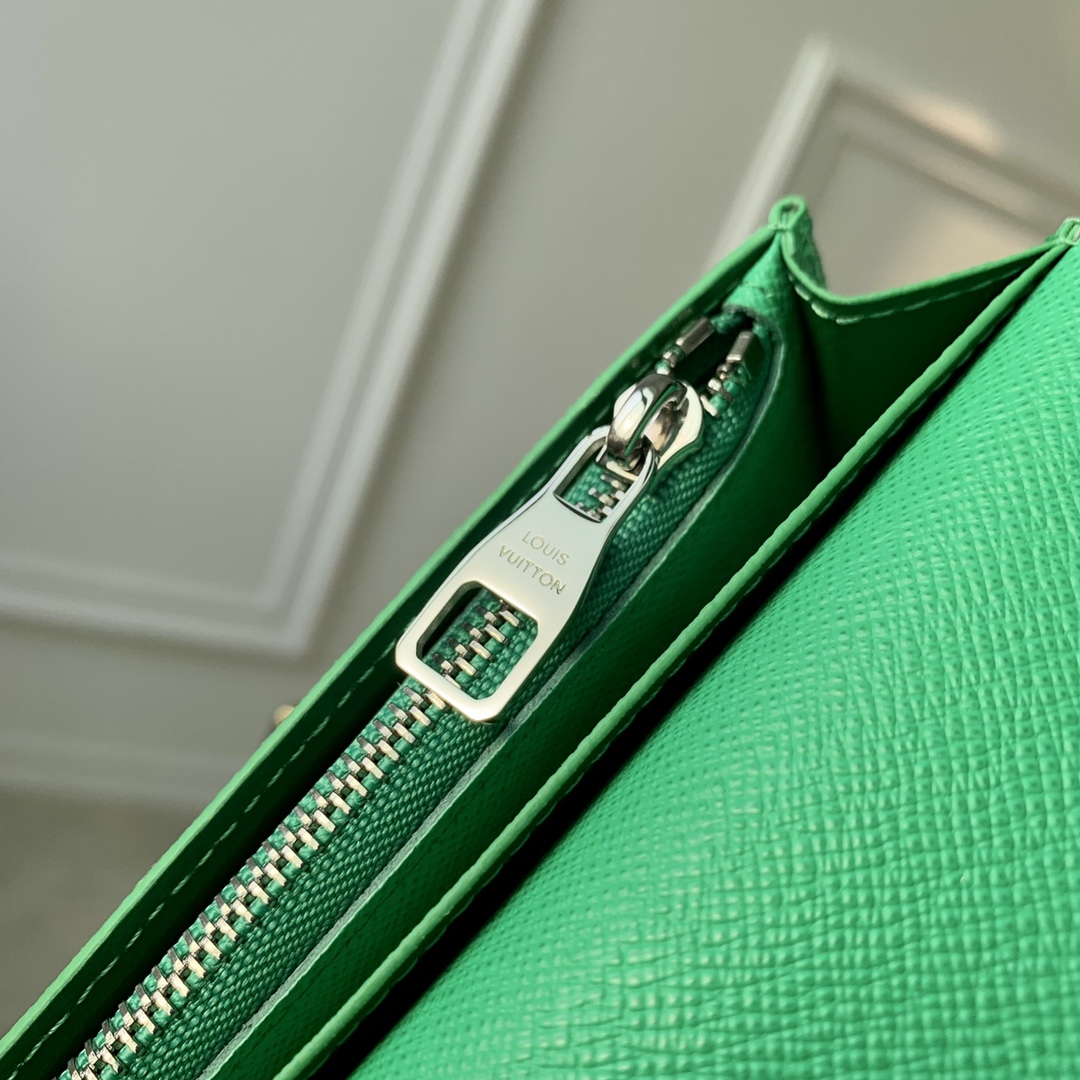 l**is V*t*n brazza wallet-10*19*2cm