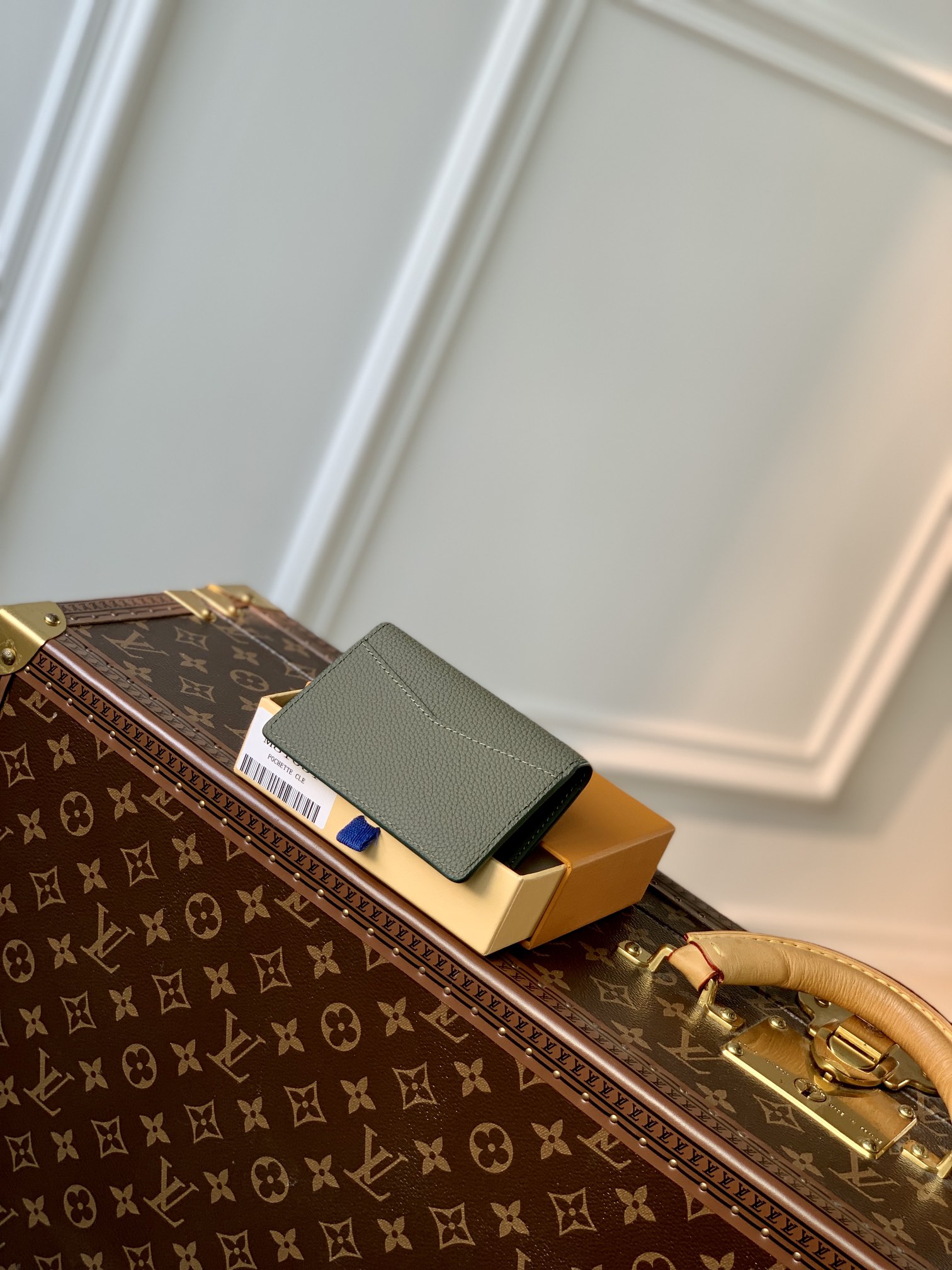 l**is V*t*n aerogram wallet-8 x 11 x 1cm