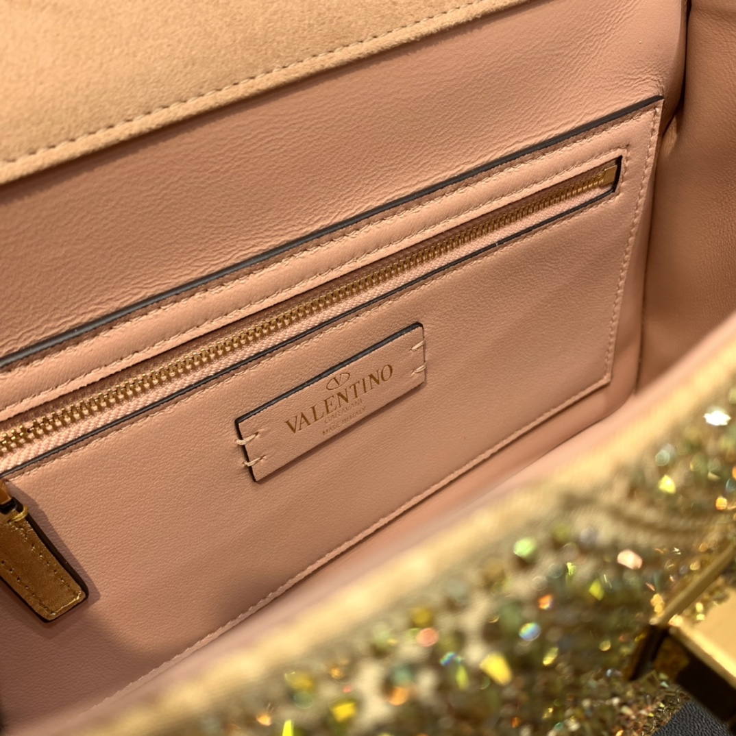 Valentin0 Garavani Roman Stud Size-25✖️16✖️10CM