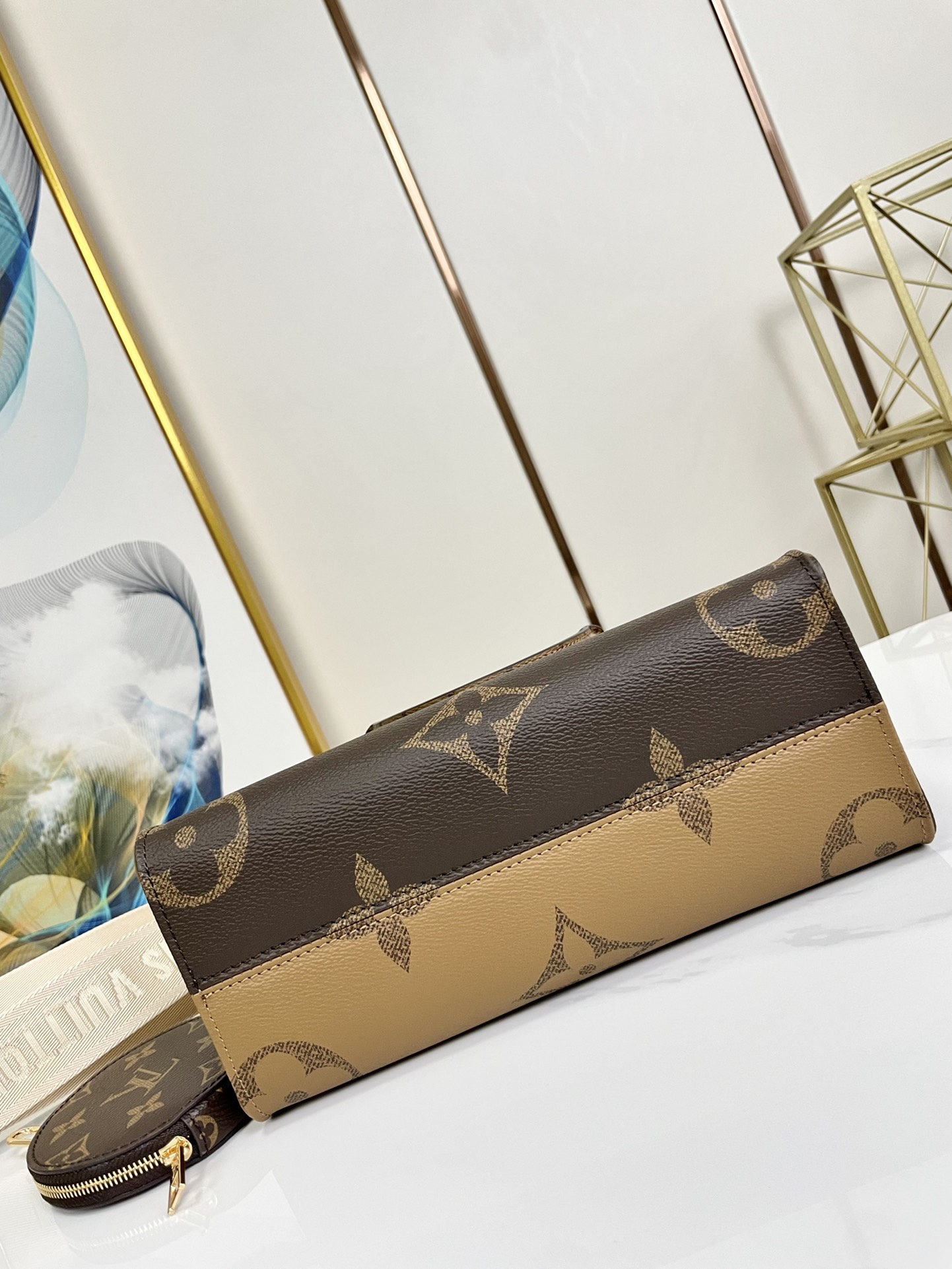 l**is V*t*n onthego handbag-25*19*11.5 cm