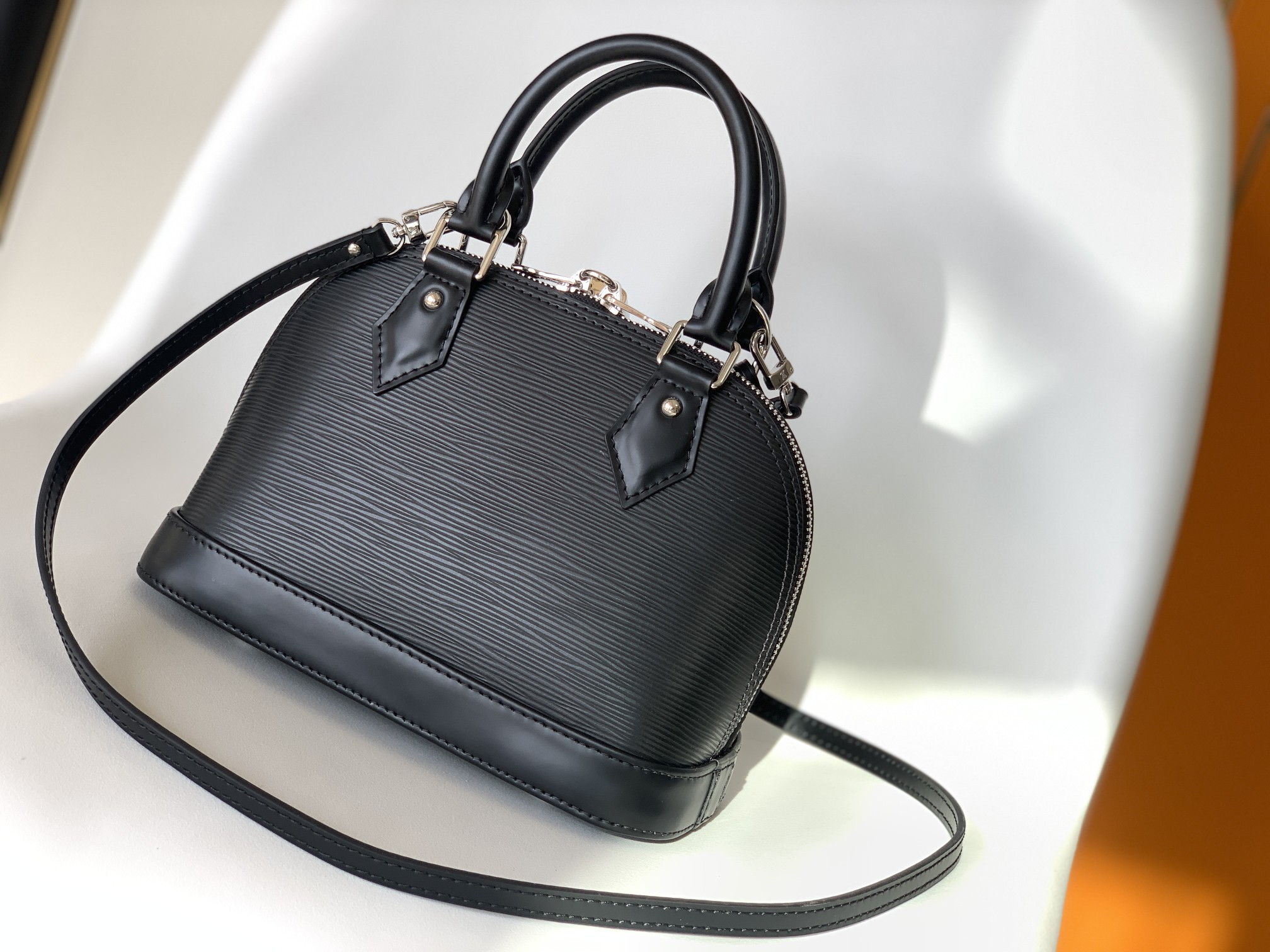 l**is V*t*n m41327 alma bb-25*19*12cm