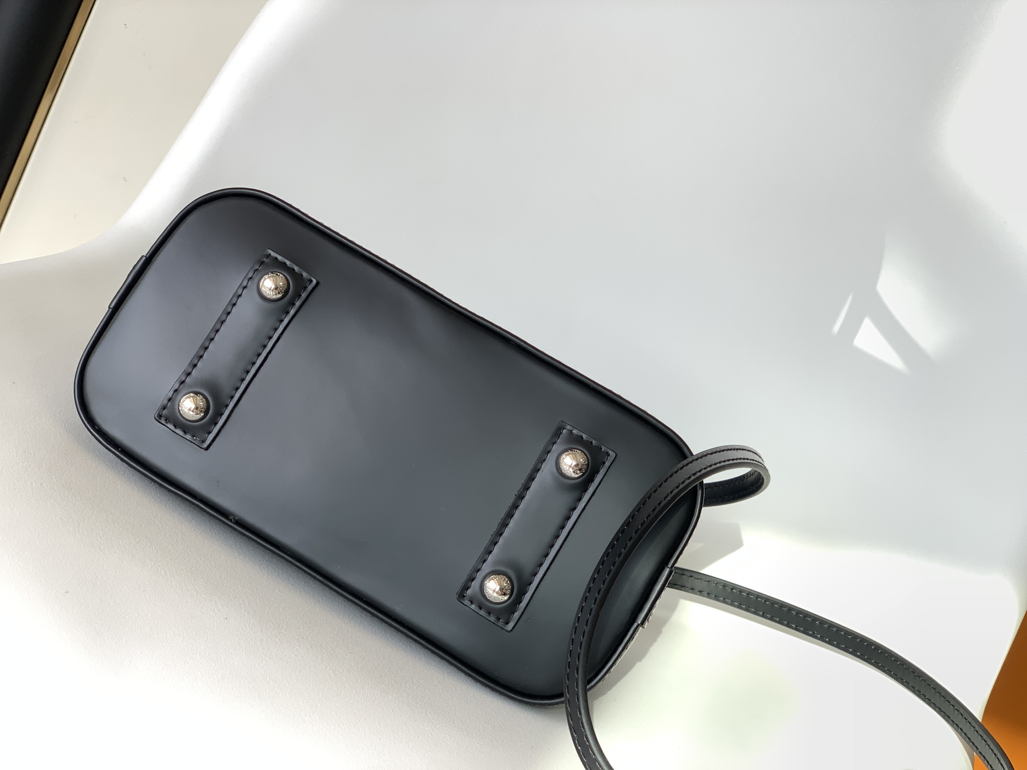 l**is V*t*n m41327 alma bb-25*19*12cm