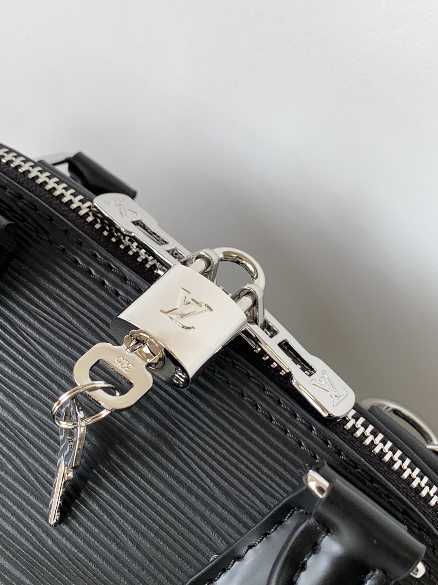 l**is V*t*n m41327 alma bb-25*19*12cm