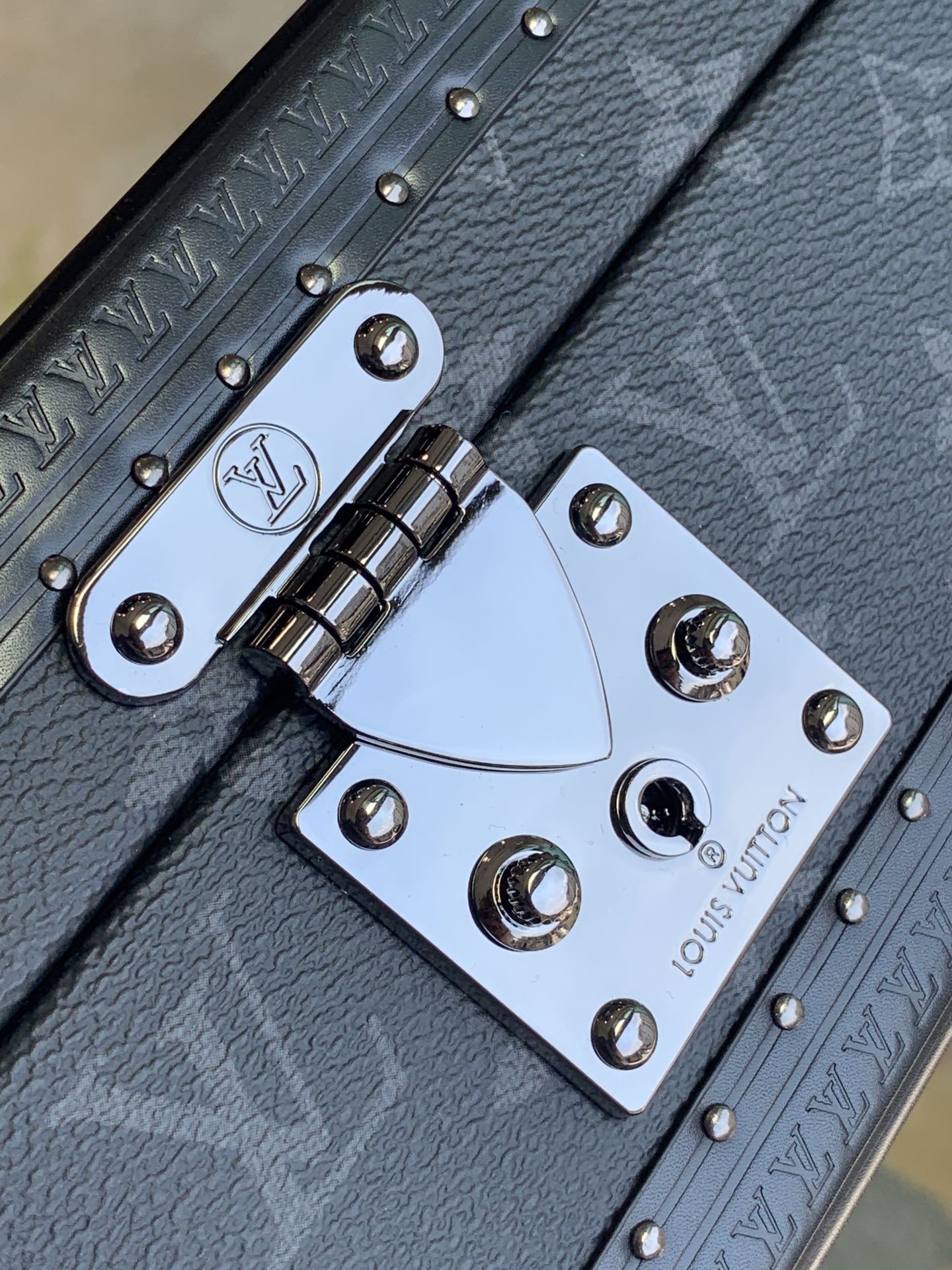 l**is V*t*n cotteville travel box-37*18*1cm