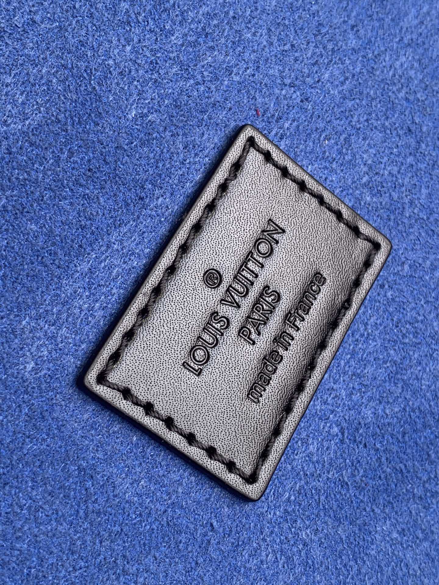 l**is V*t*n cotteville travel box-37*18*1cm