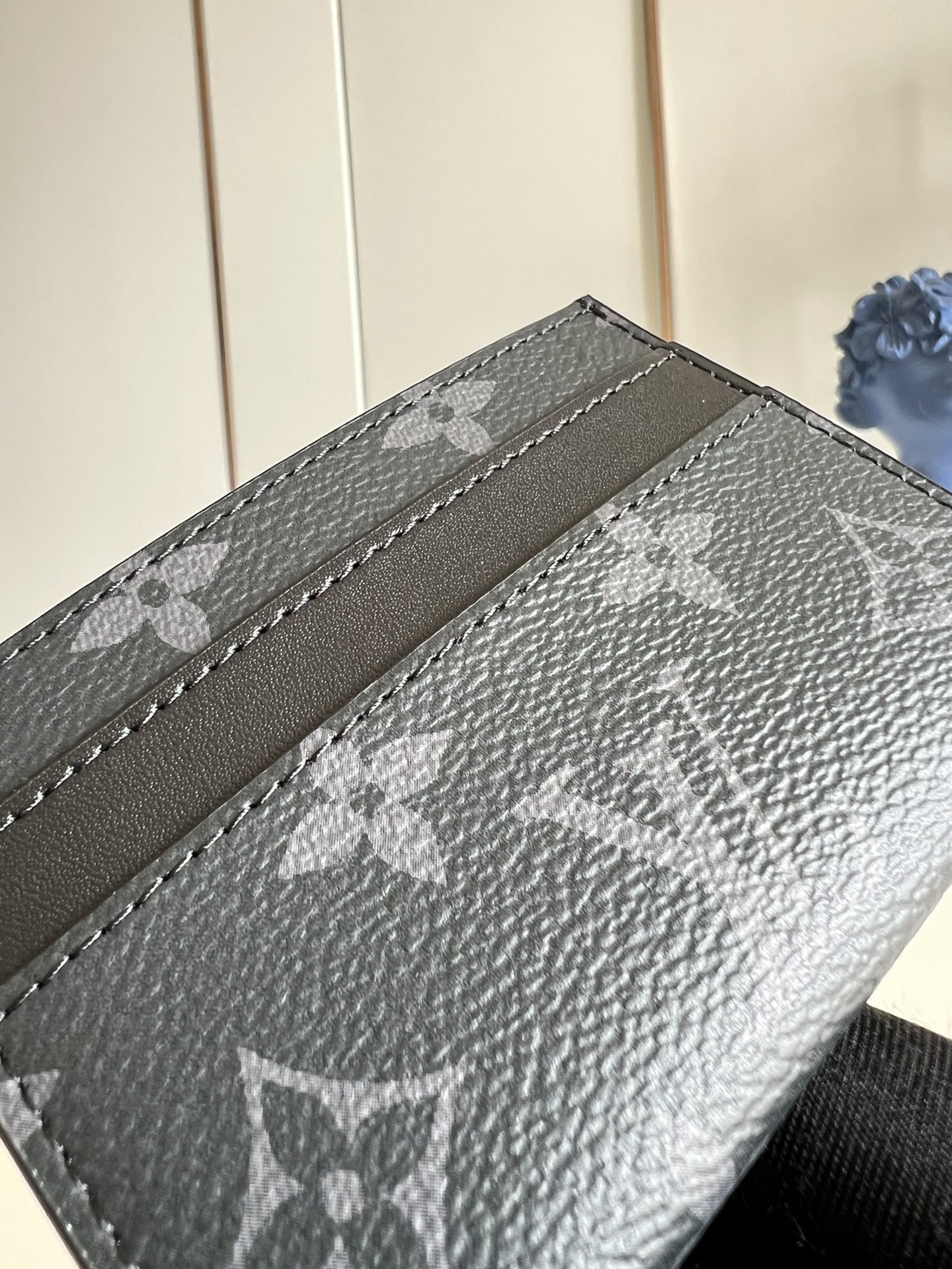 l**is V*t*n wallet-m62170-11.0x 7.0x 0.6cm