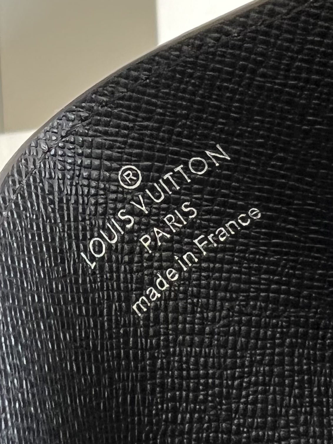 l**is V*t*n wallet-m62170-11.0x 7.0x 0.6cm