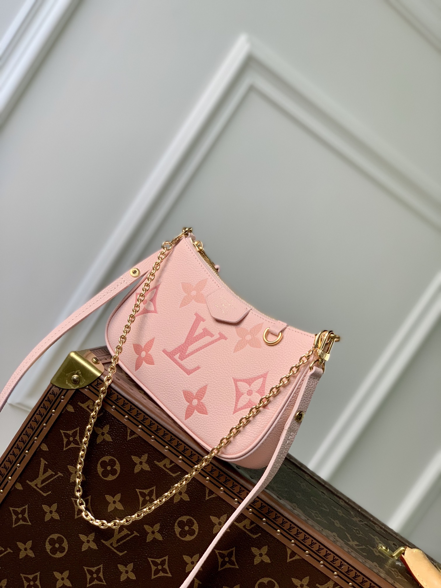 l**is V*t*n easy pouch on strap-19x11.5x3cm