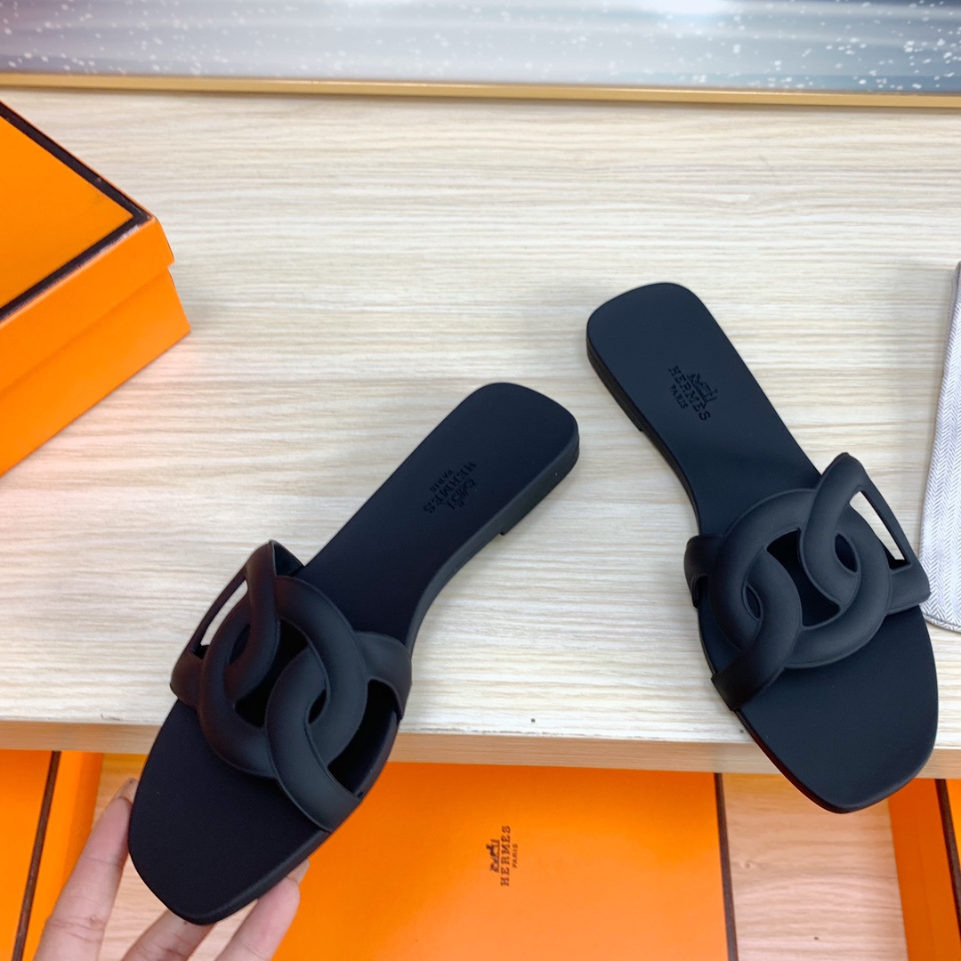H**mes sandals