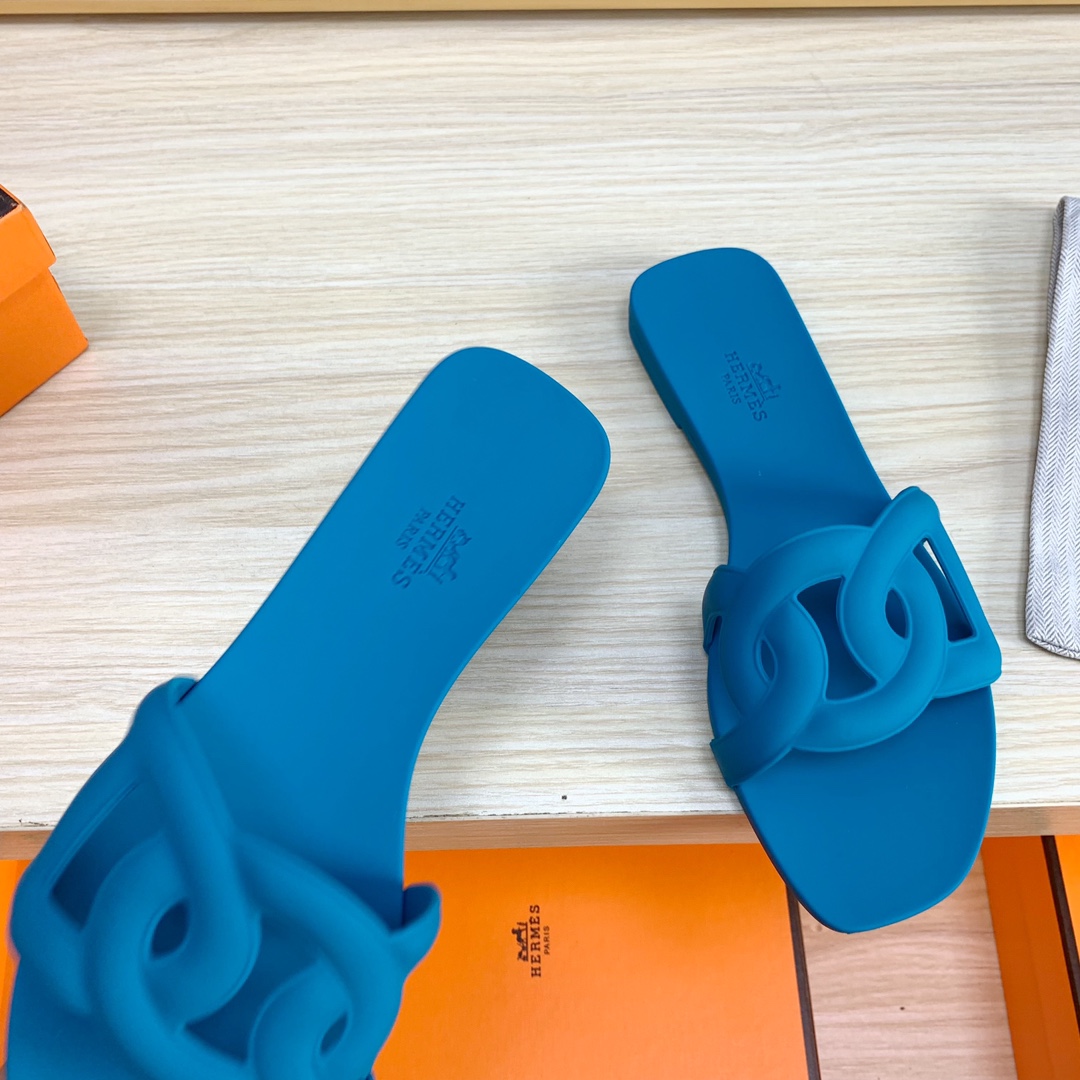 H**mes sandals