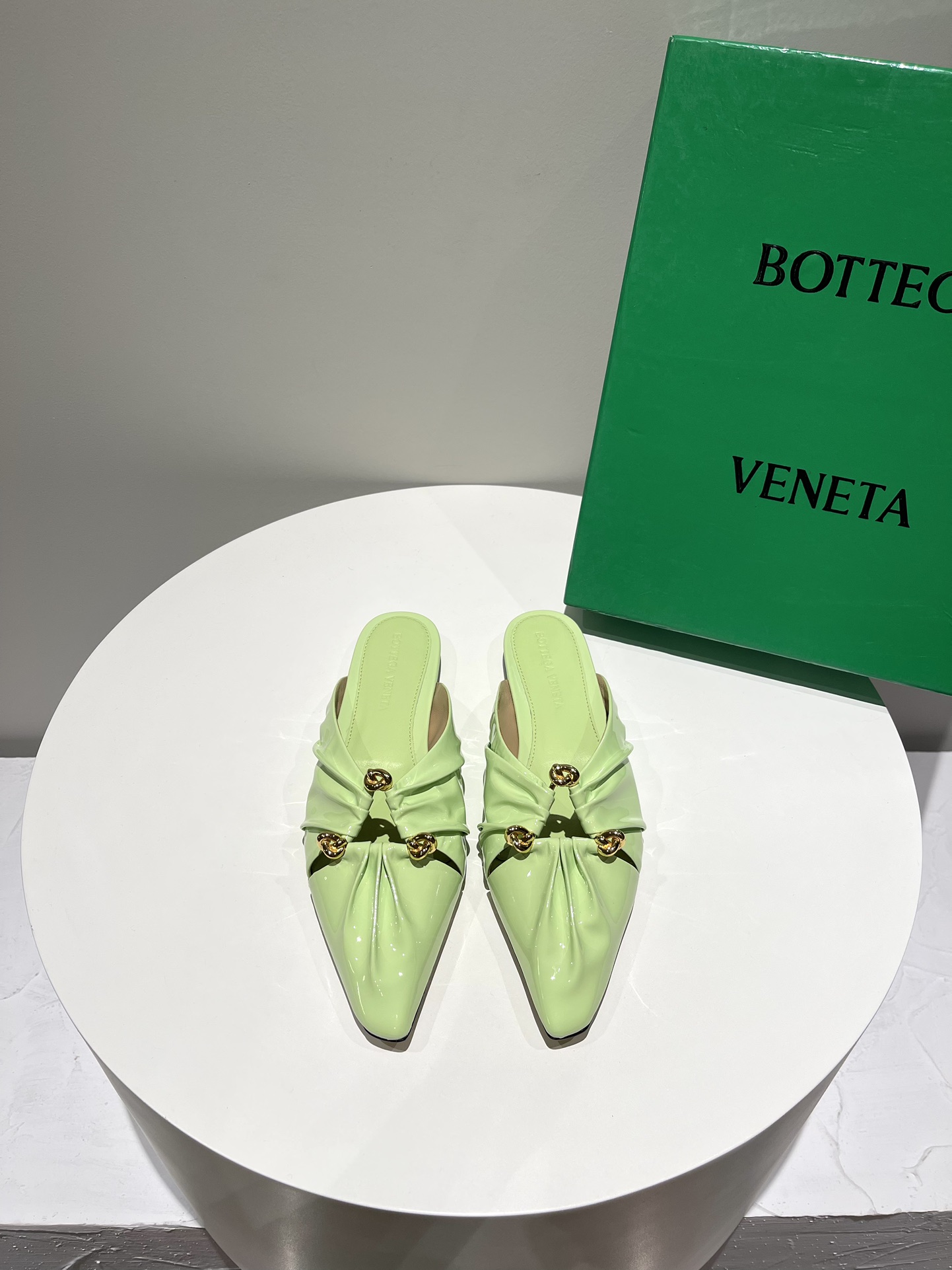 Bo*te*ga ve*ne*ta sandals