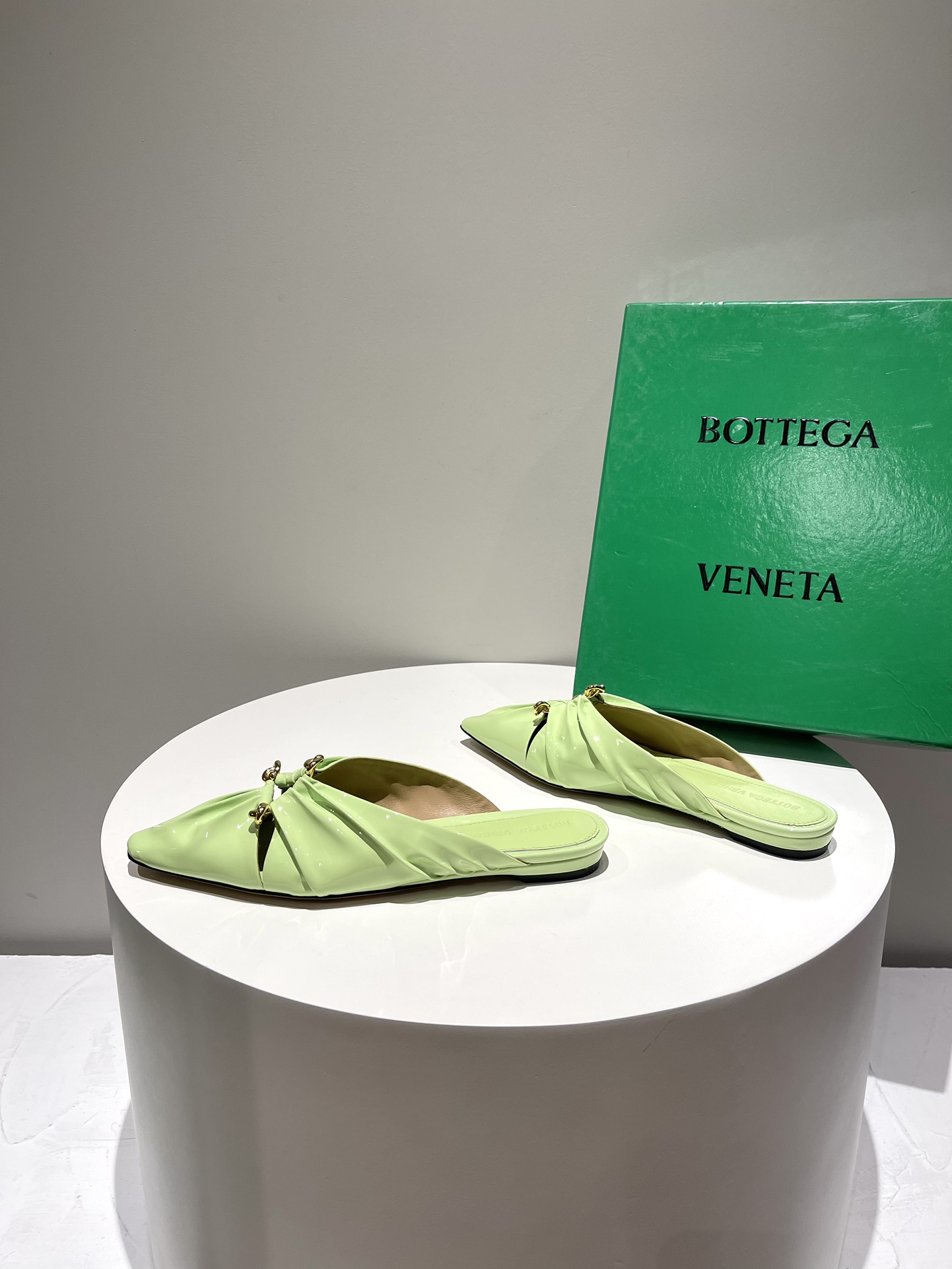 Bo*te*ga ve*ne*ta sandals