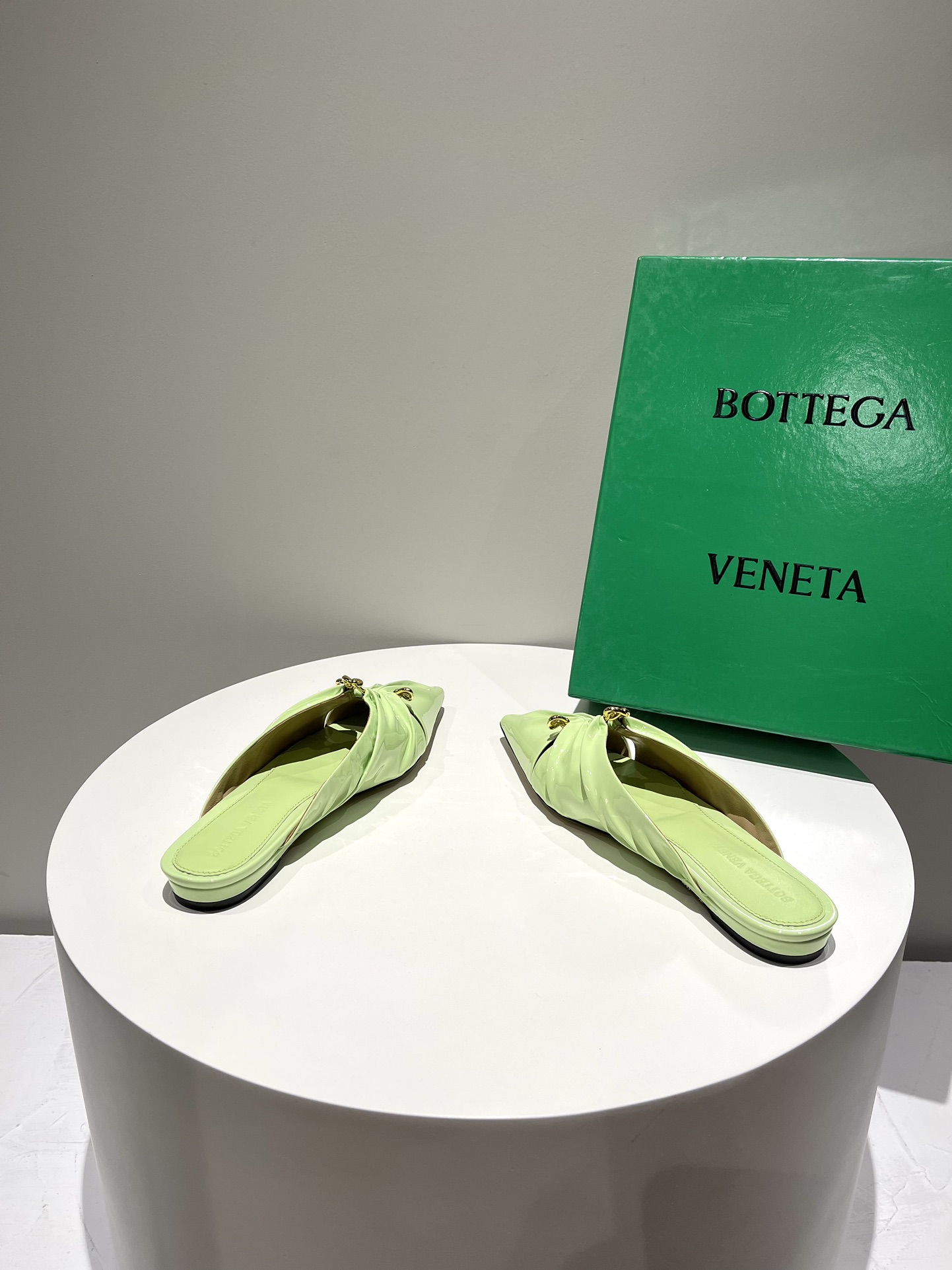 Bo*te*ga ve*ne*ta sandals