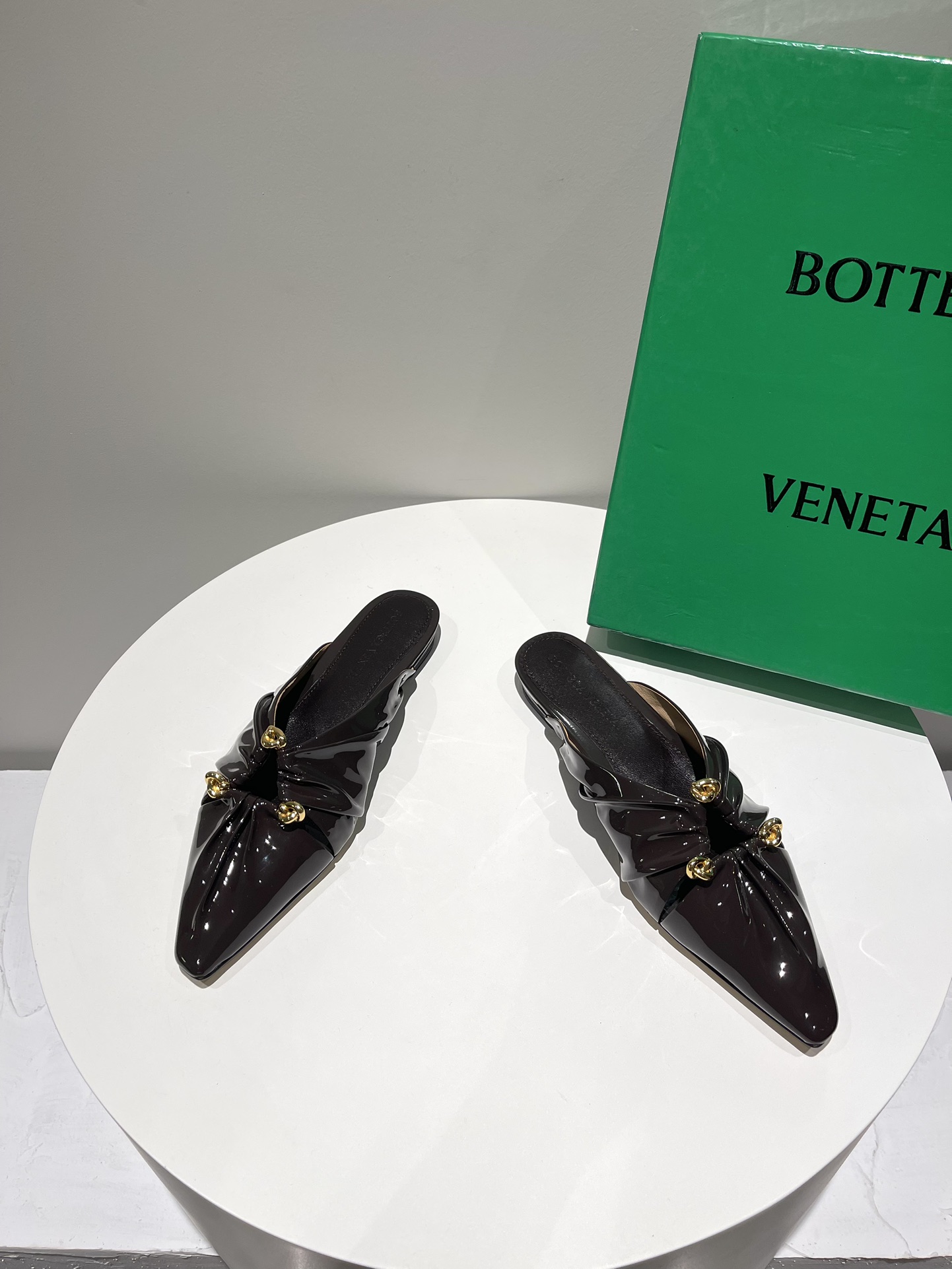 Bo*te*ga ve*ne*ta sandals