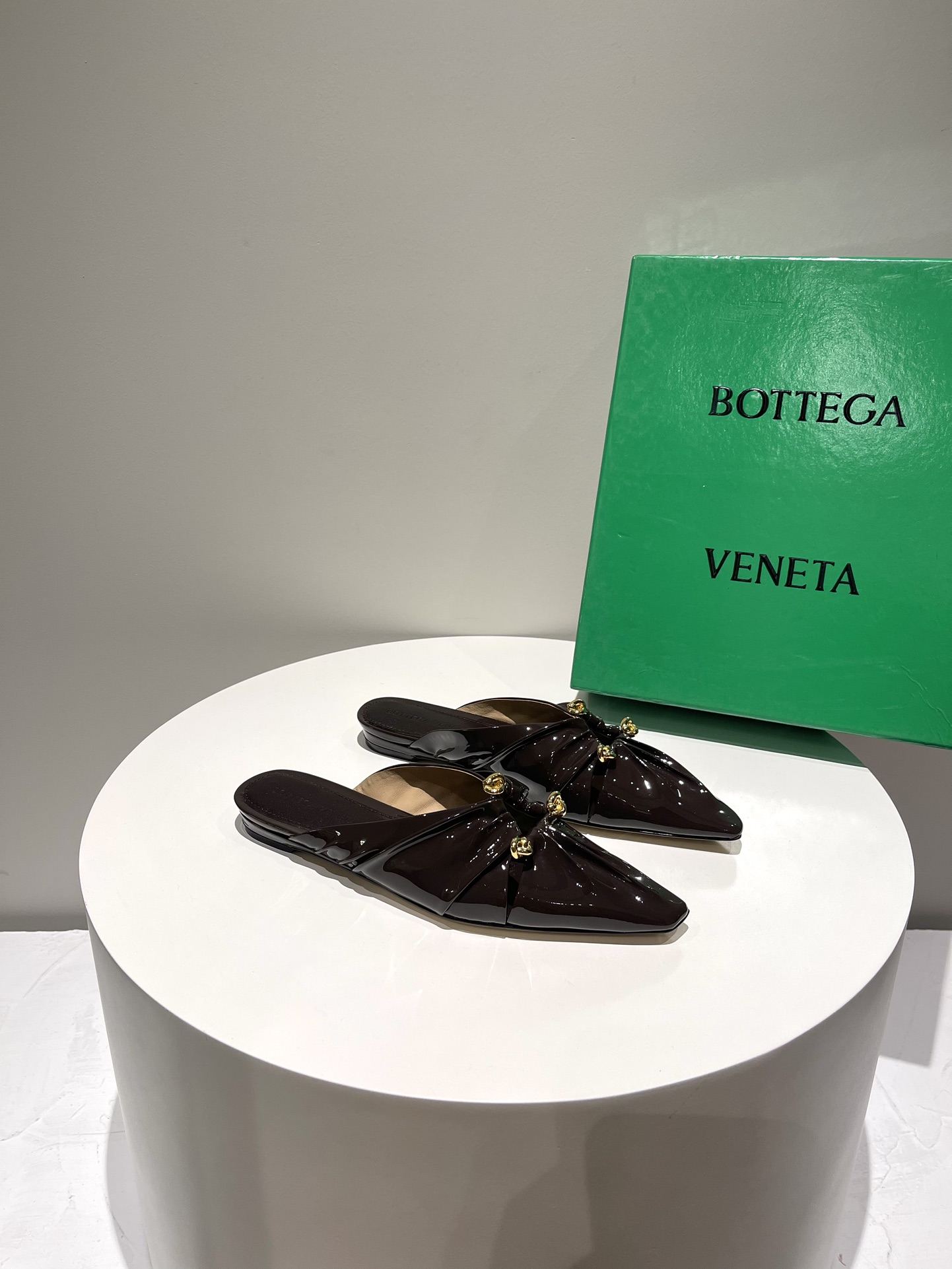 Bo*te*ga ve*ne*ta sandals