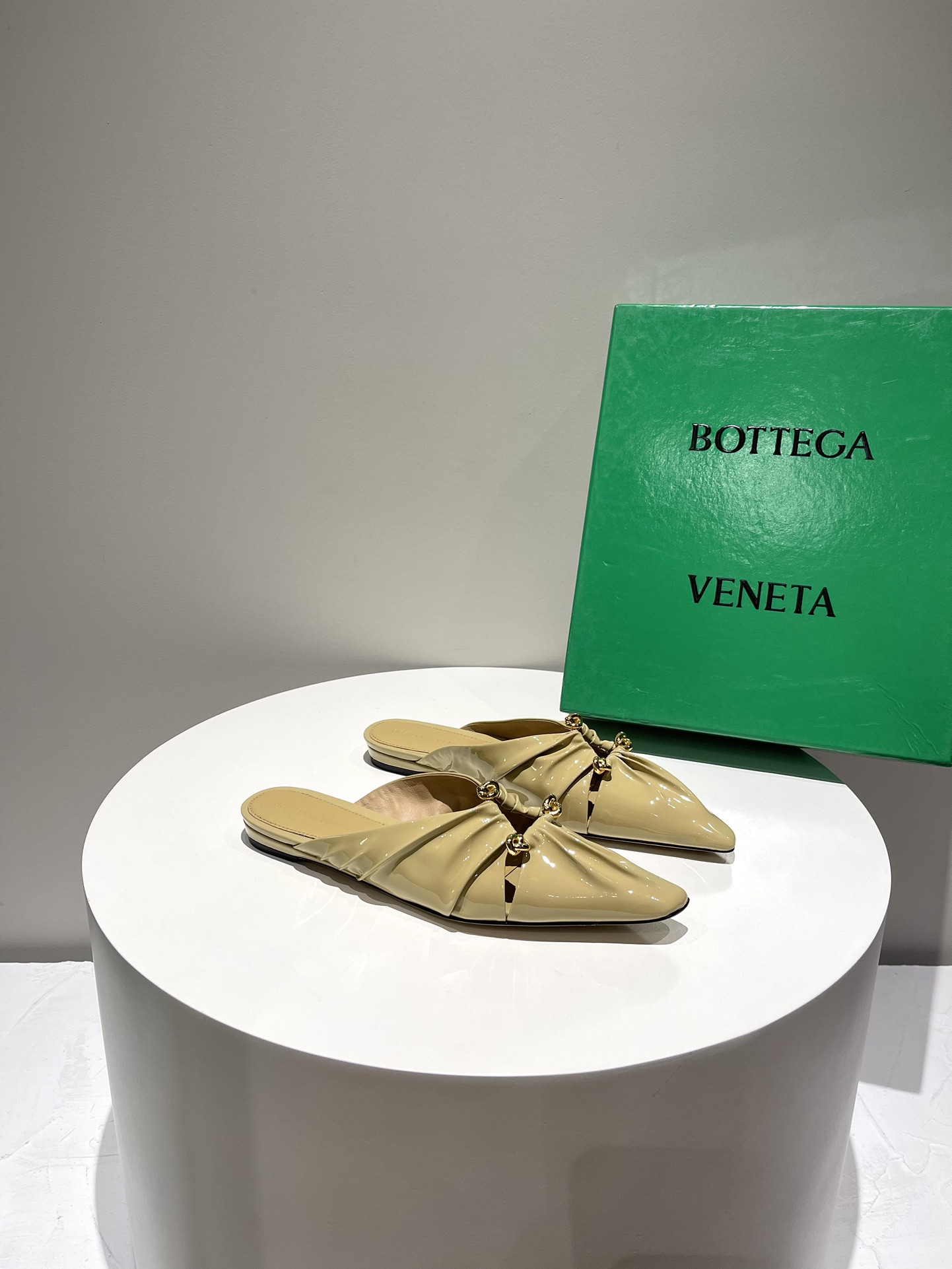 Bo*te*ga ve*ne*ta sandals