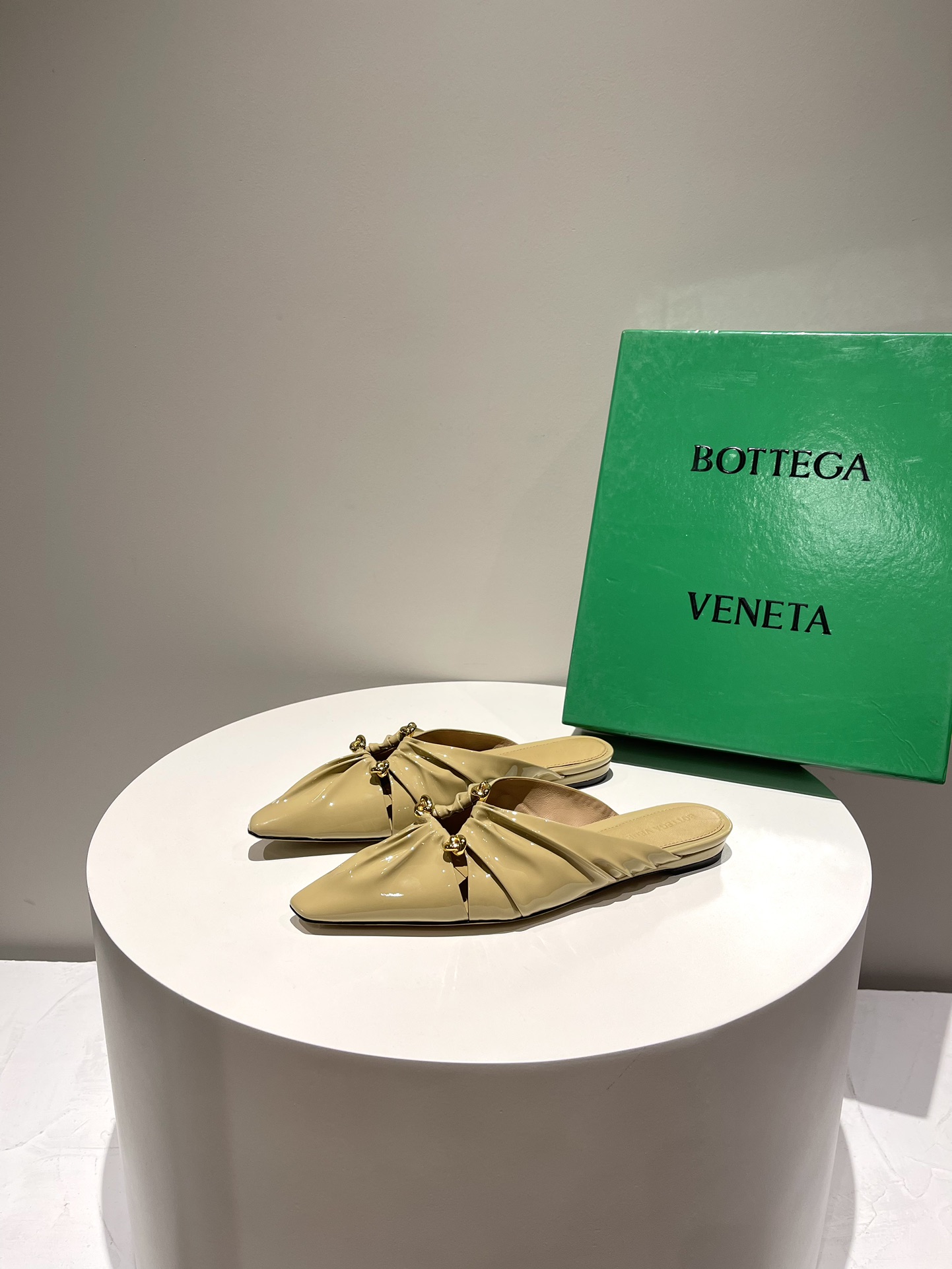 Bo*te*ga ve*ne*ta sandals