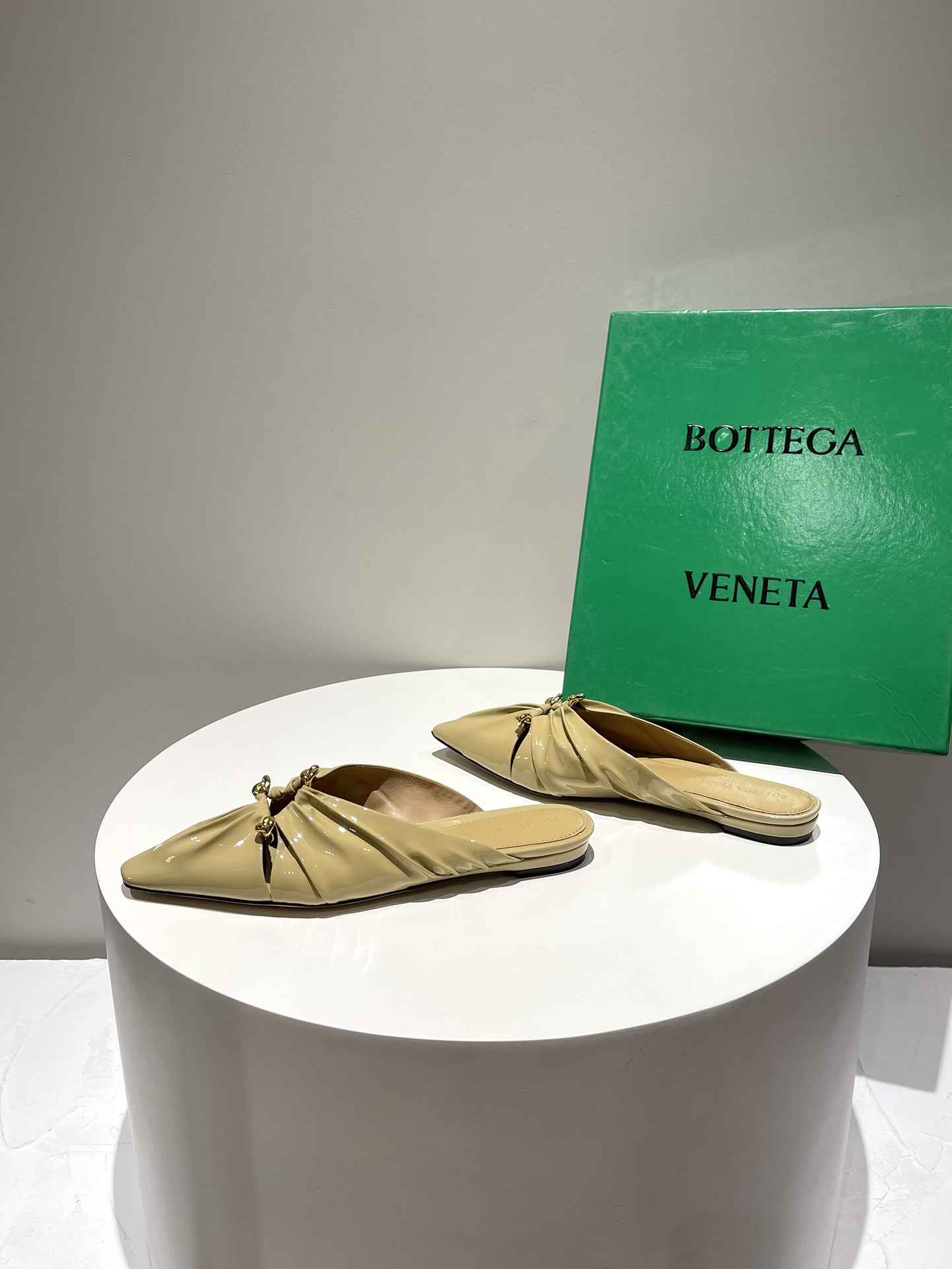 Bo*te*ga ve*ne*ta sandals