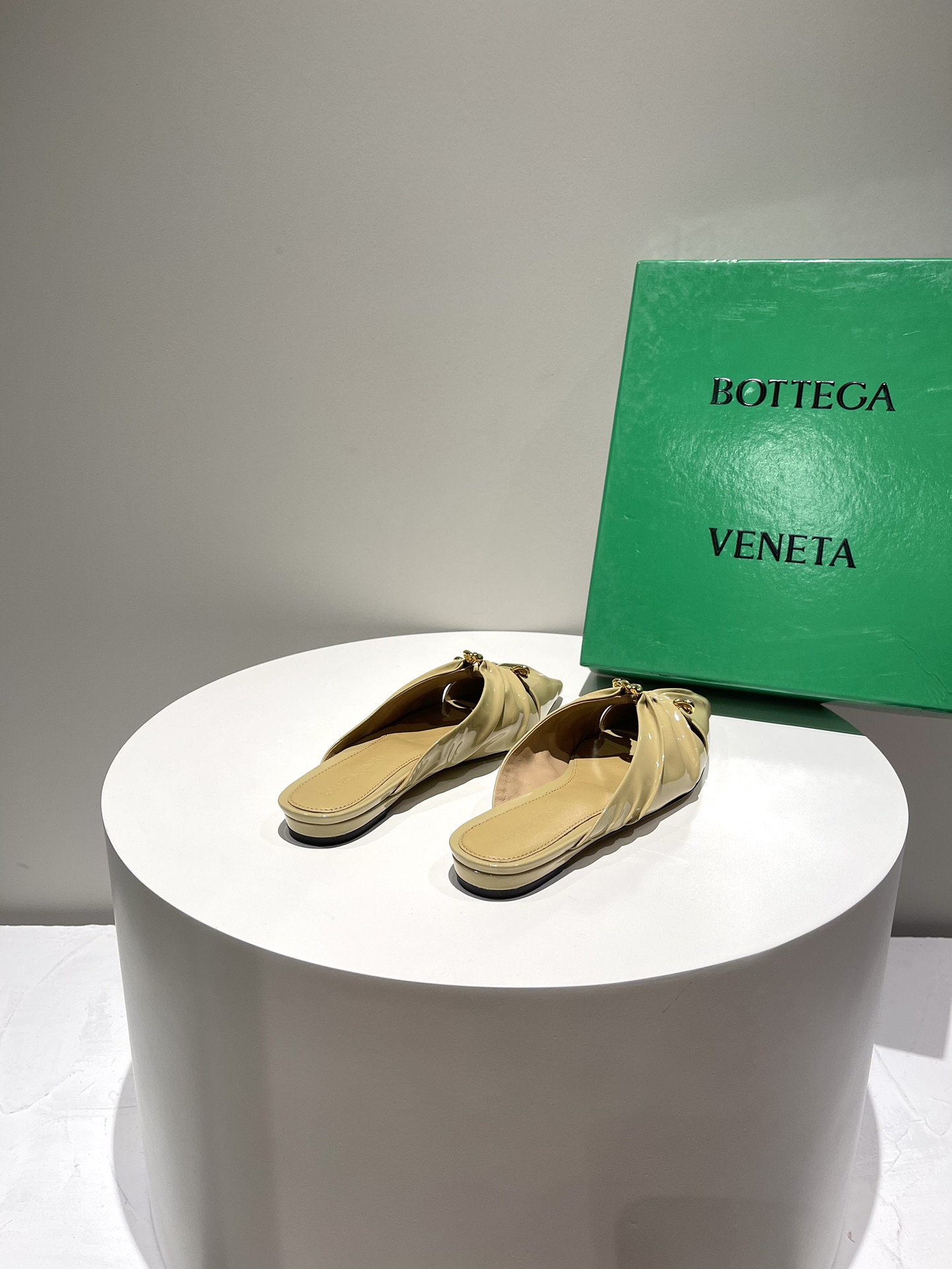 Bo*te*ga ve*ne*ta sandals