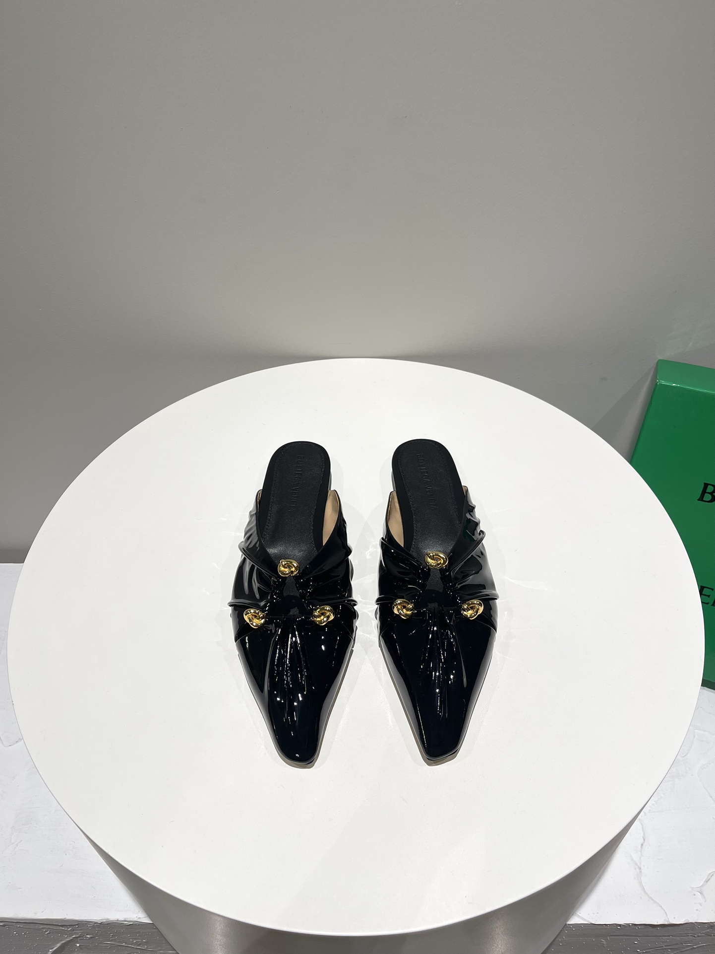 Bo*te*ga ve*ne*ta sandals