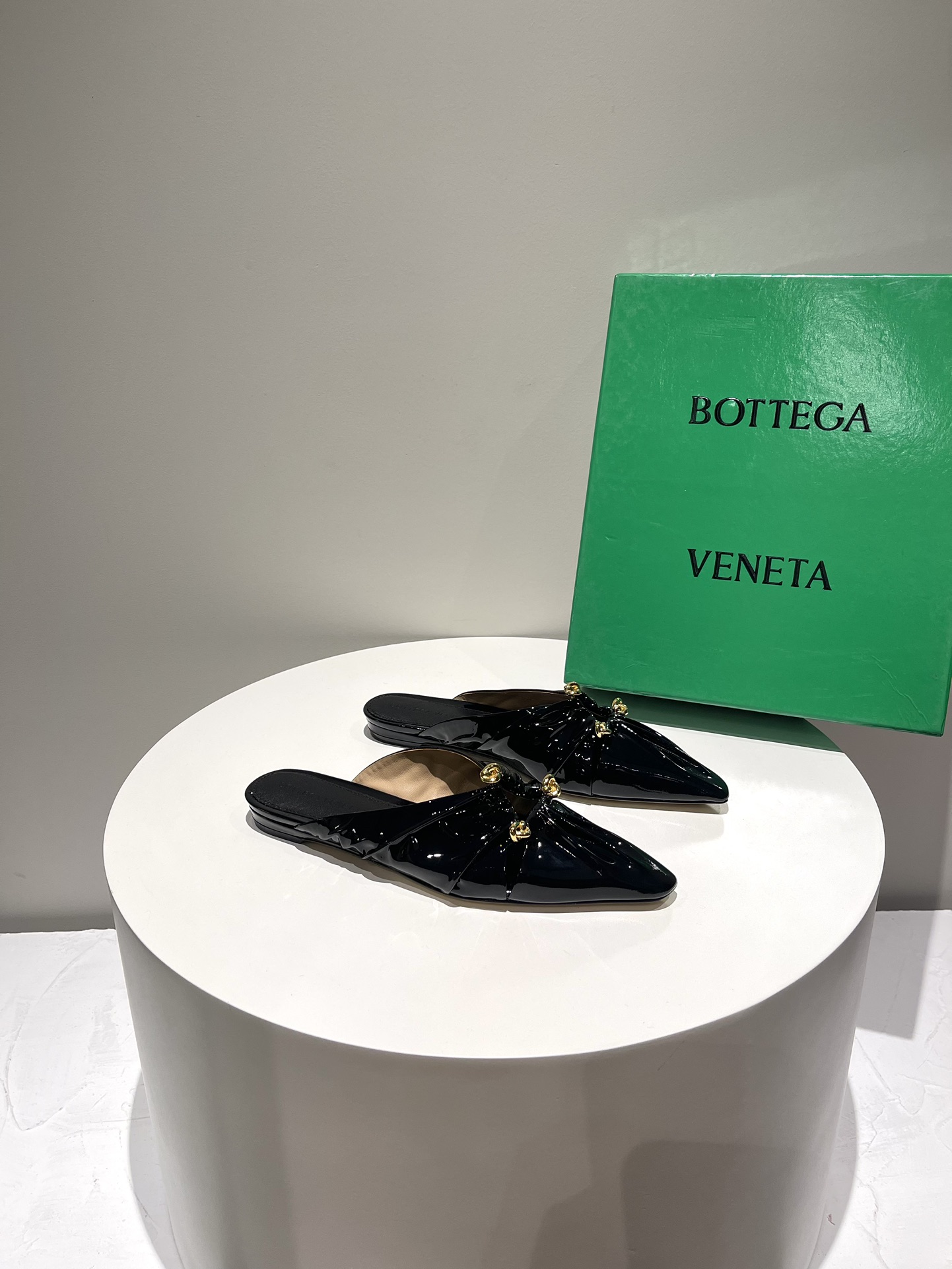 Bo*te*ga ve*ne*ta sandals