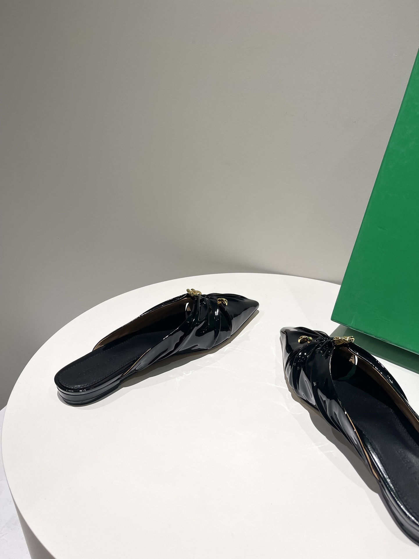 Bo*te*ga ve*ne*ta sandals