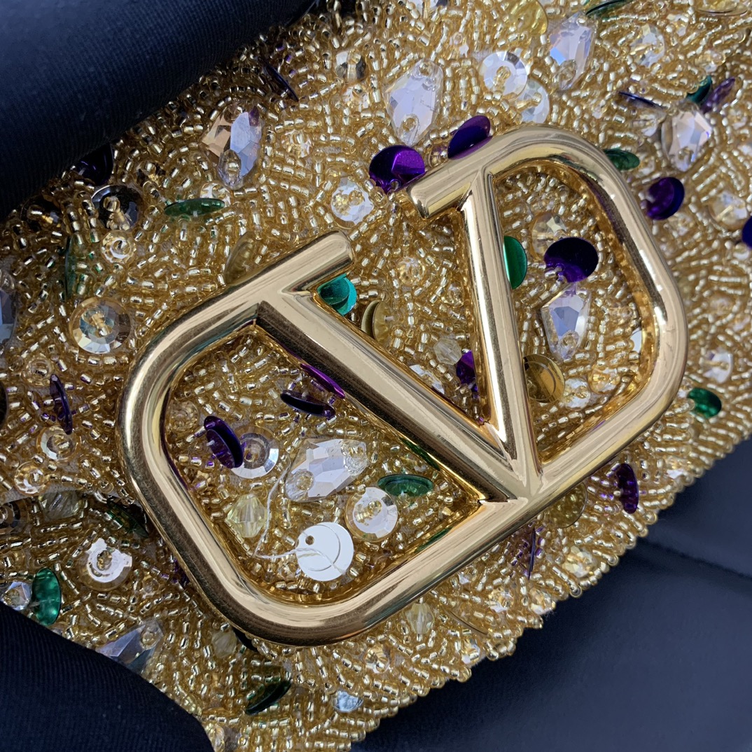 Valentino Garavani Mini Loc-19✖️10.5✖️5CM