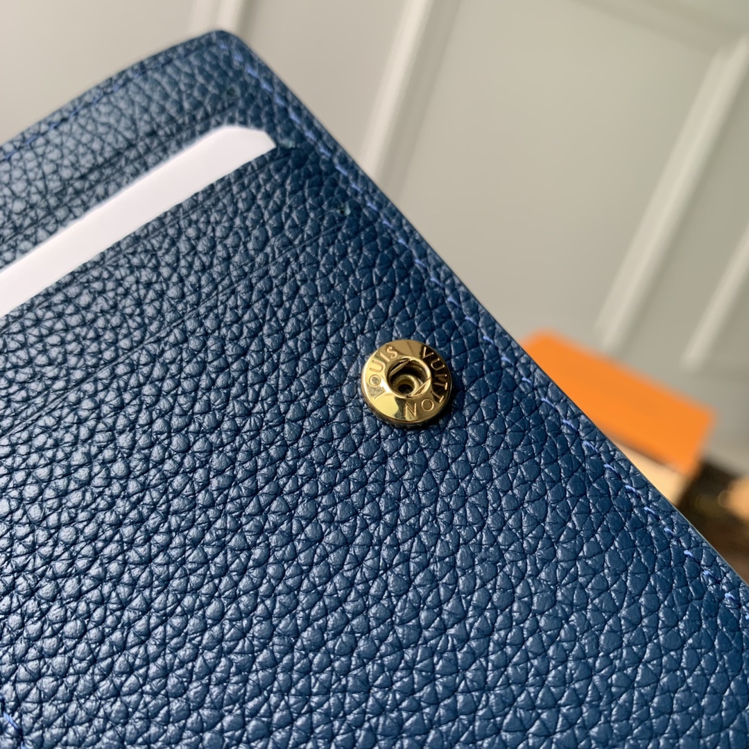 l**is V*t*n cléa wallet-11*8.5*3.5cm