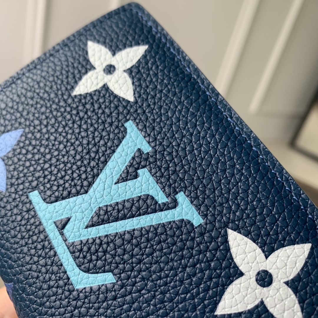 l**is V*t*n cléa wallet-11*8.5*3.5cm