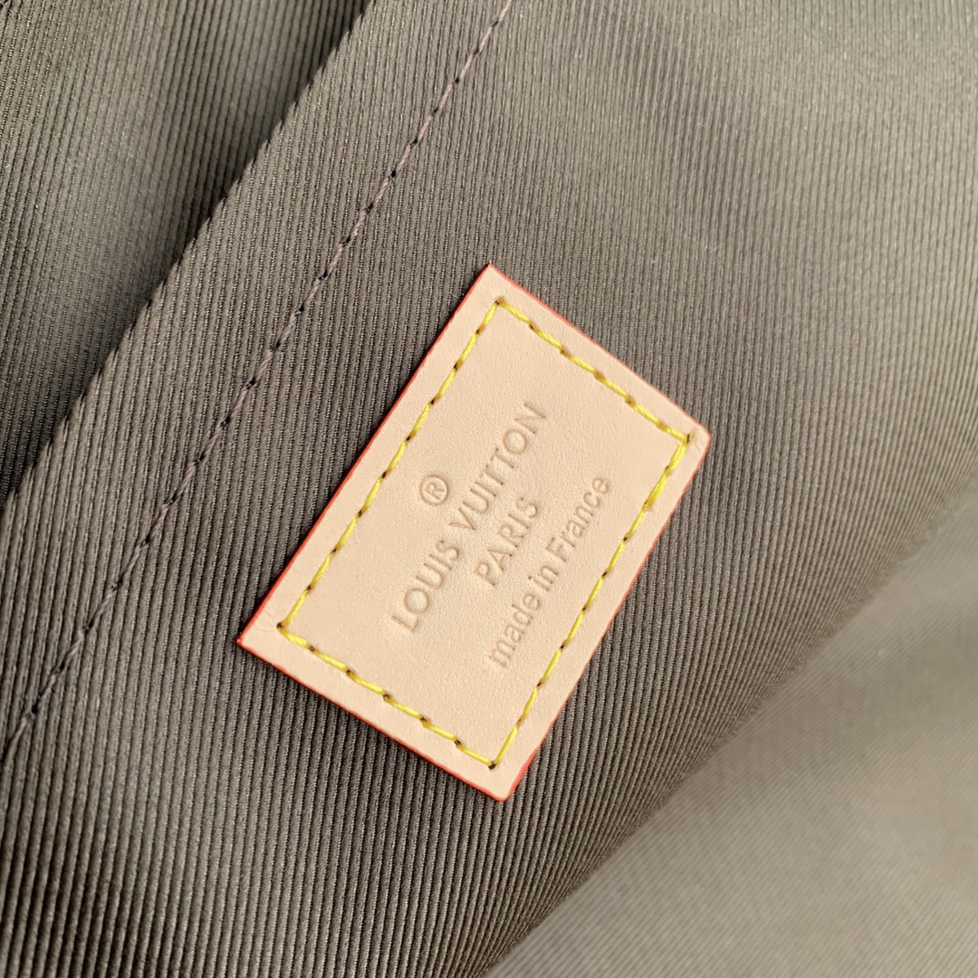 l**is V*t*n pochette jour-m82540-35 x 25 x 2.8cm