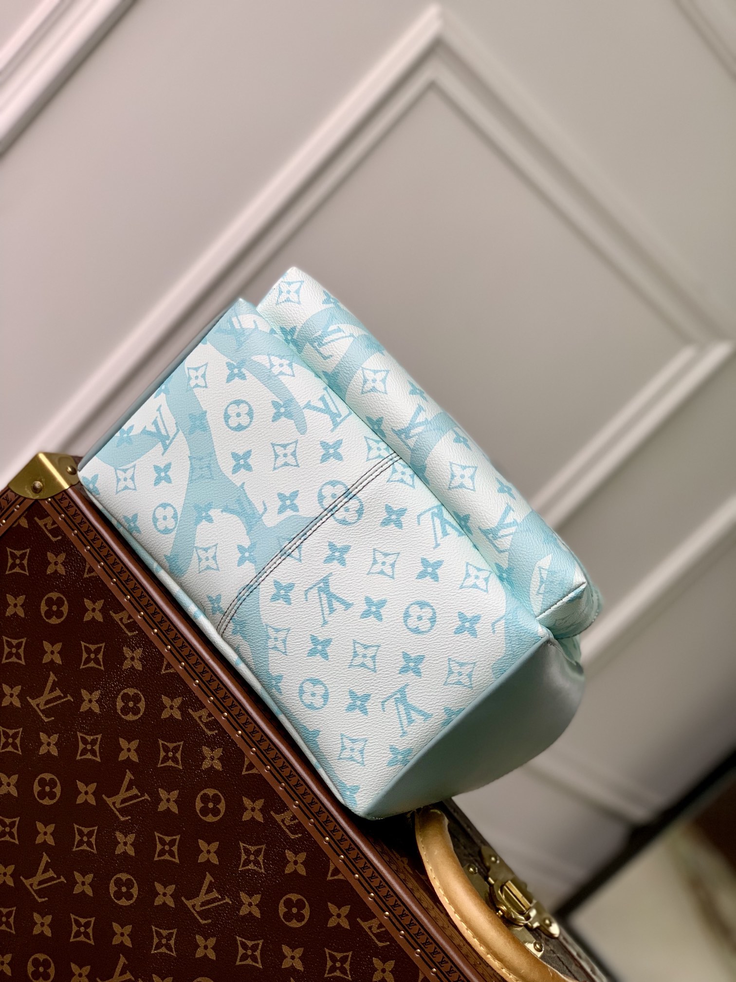 l**is V*t*n discovery backpsck-29.0 x 38.0 x 20cm