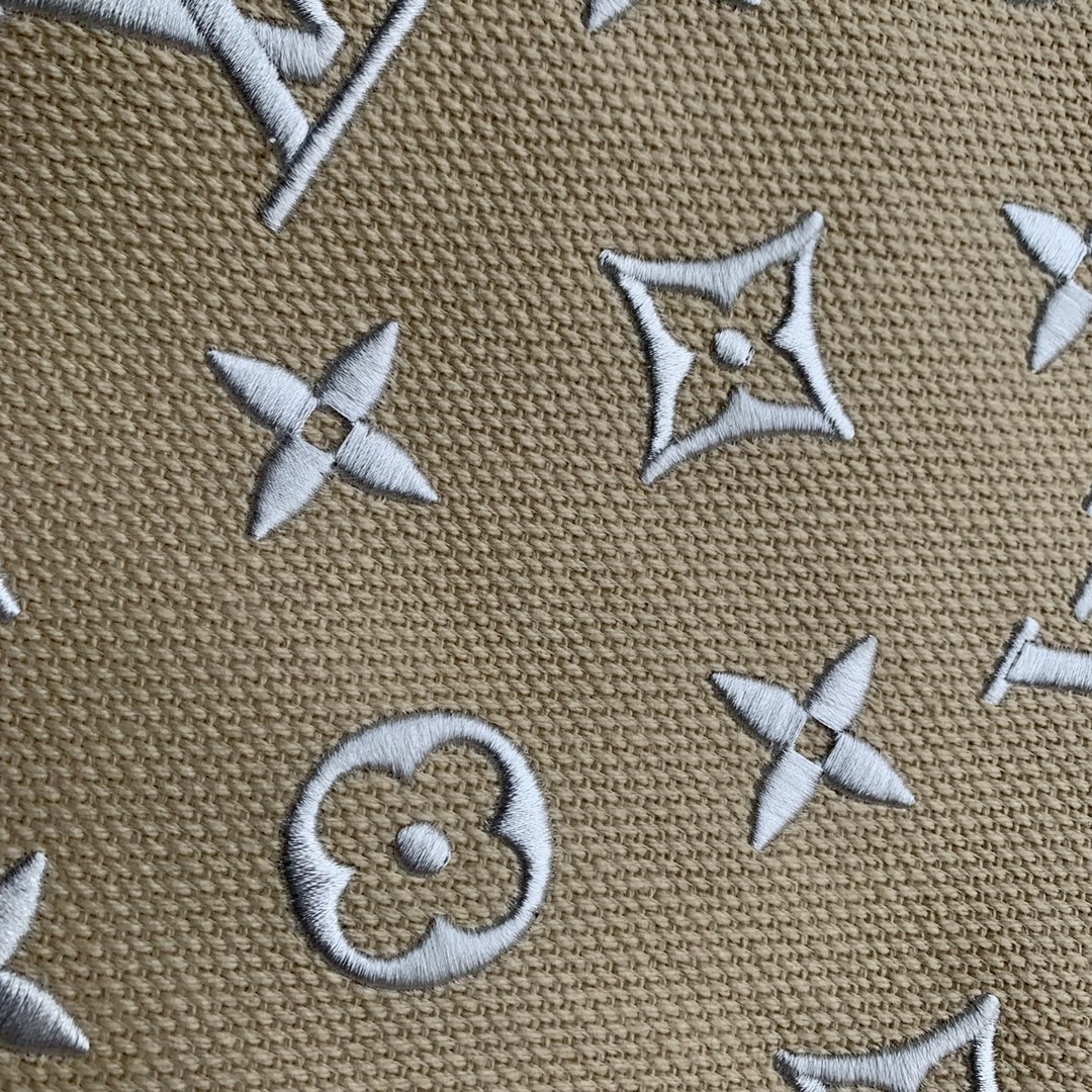 l**is V*t*n neverful m21733-32*29*17cm