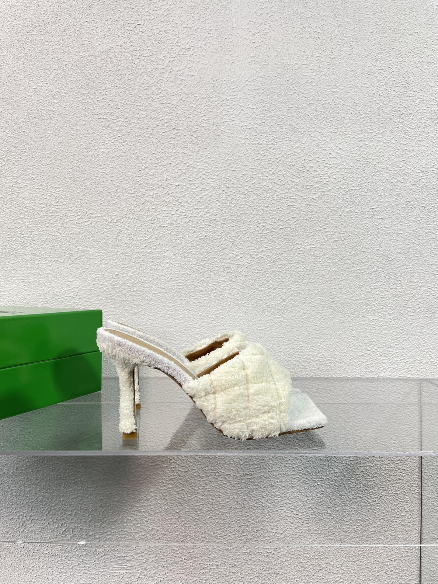 Bo*te*ga ve*ne*ta slippers