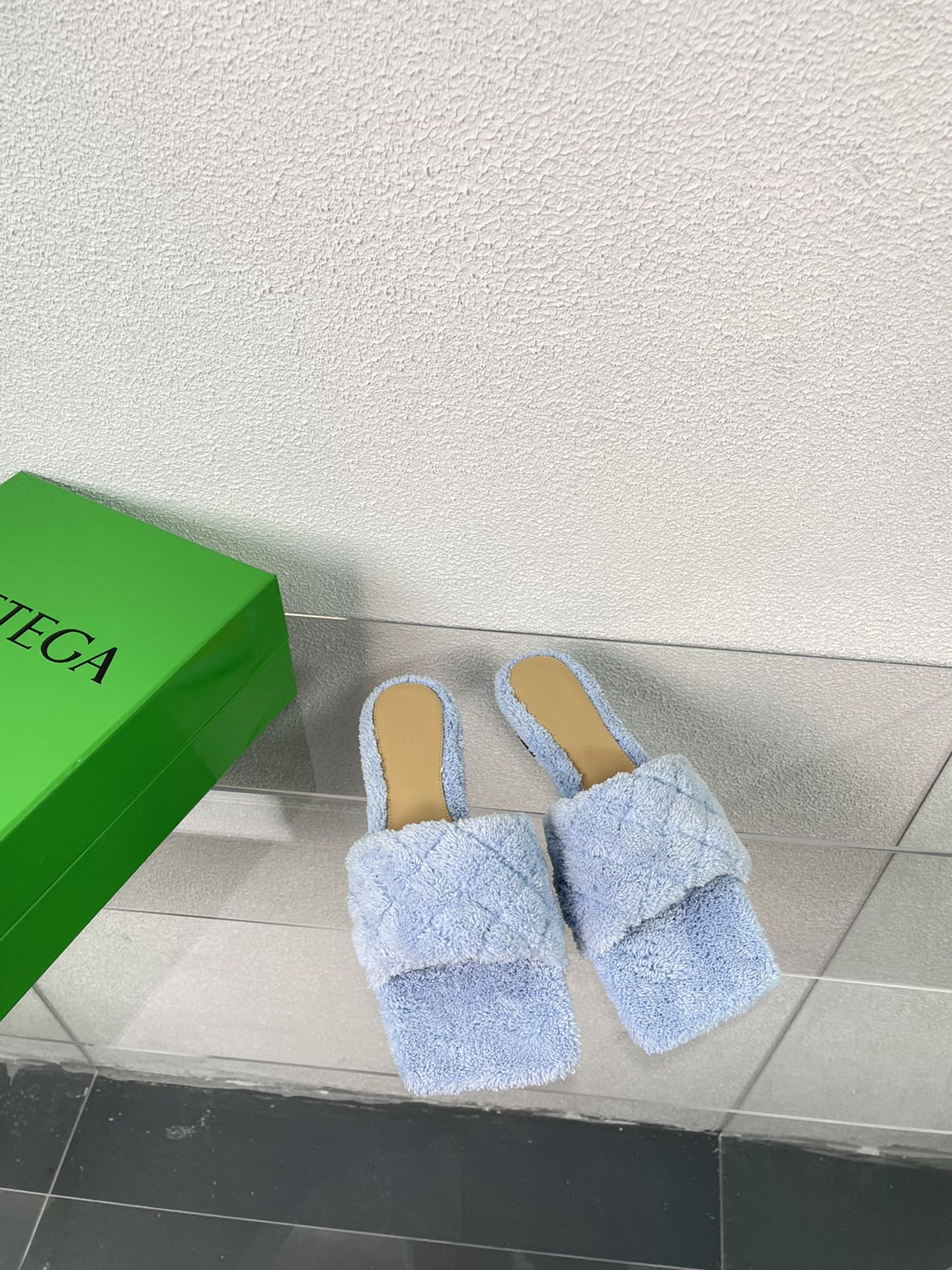 Bo*te*ga ve*ne*ta slippers