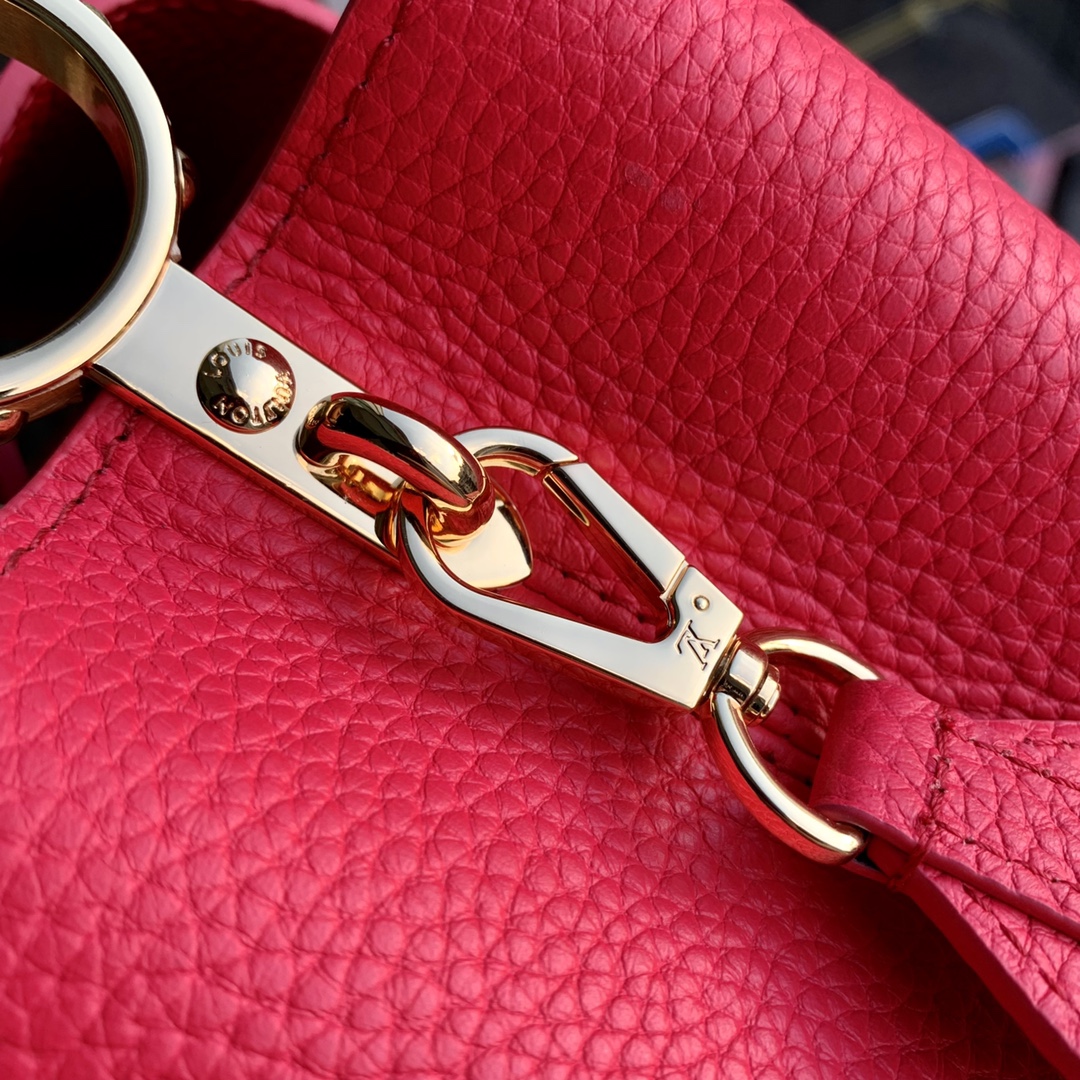 l**is V*t*n capucines handlebag