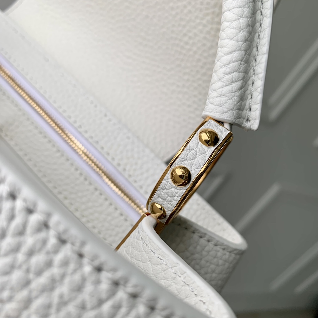 l**is V*t*n capucines handlebag