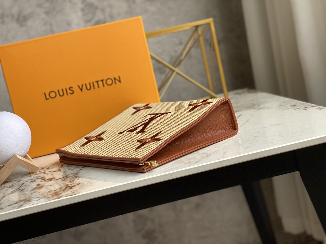 l**is V*t*n pouch-25x 20 x 5.5cm