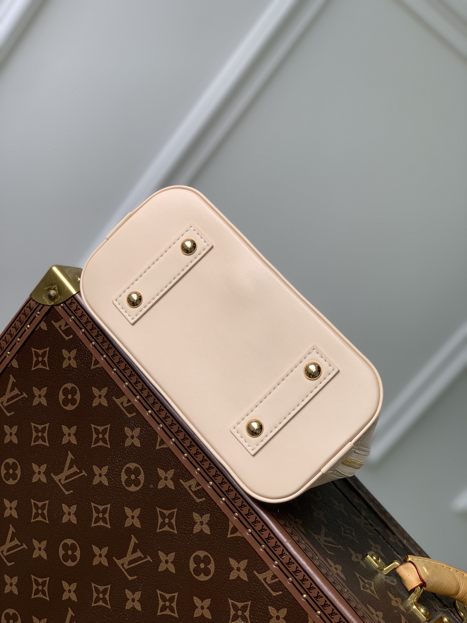 l**is V*t*n m22878 alma bb-23.5 x 17.5 x 11.5cm