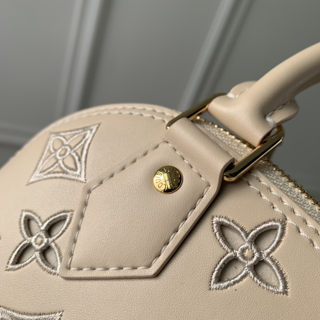 l**is V*t*n m22878 alma bb-23.5 x 17.5 x 11.5cm