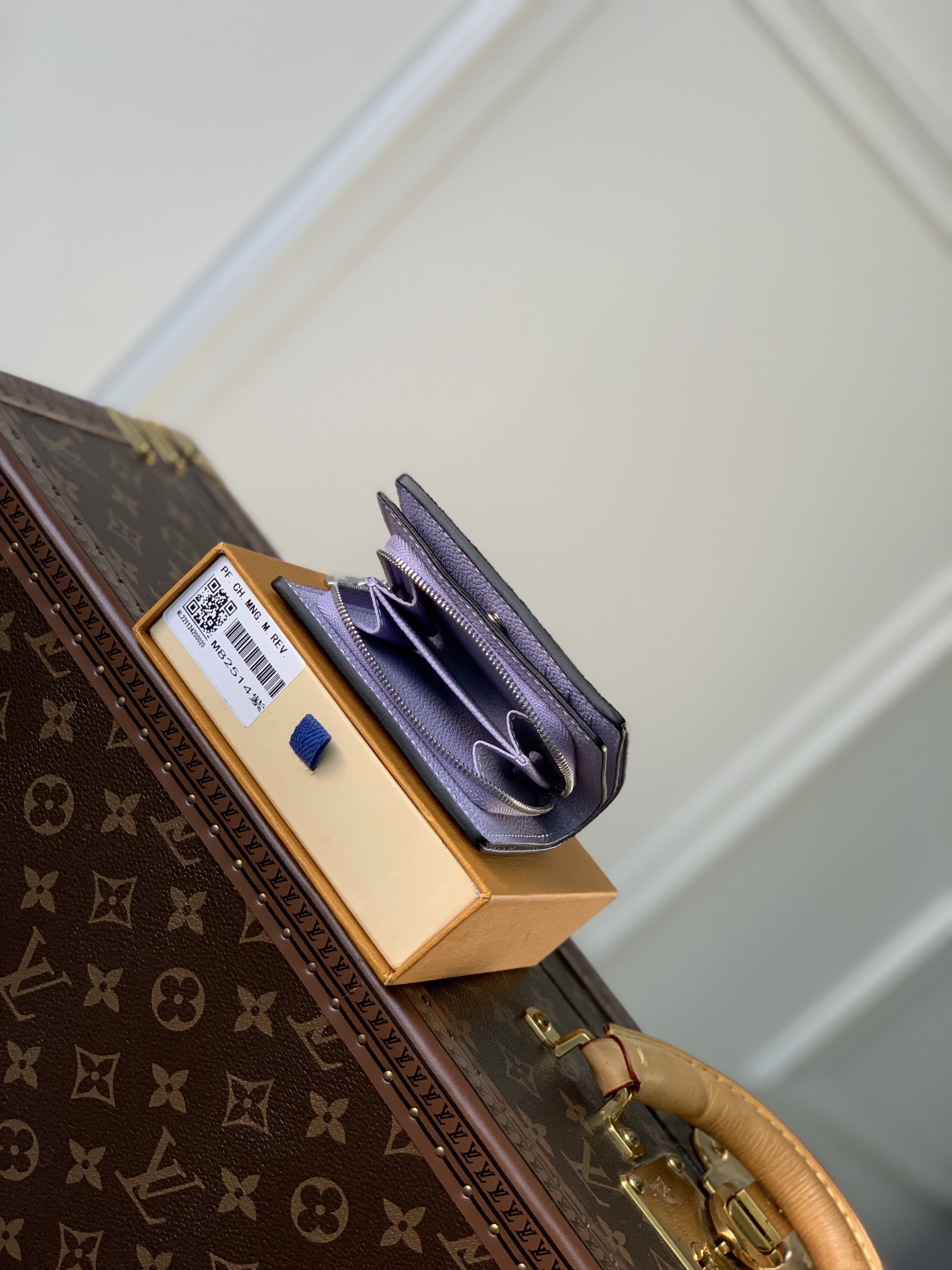 l**is V*t*n wallet-11×8.5×3.5cm